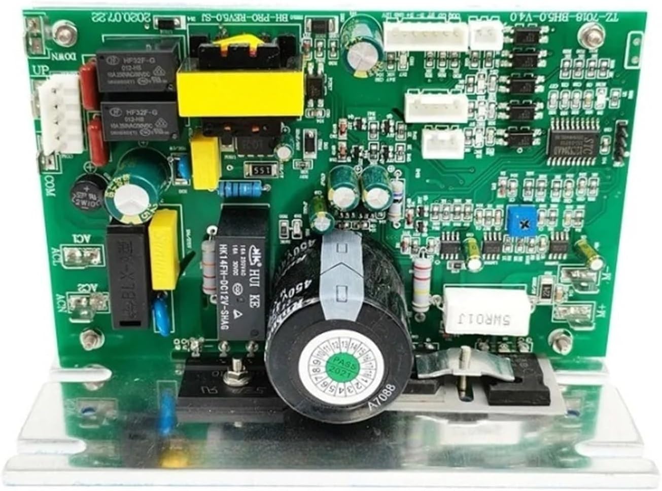 Another top-down view of the SQJZWOD DCMD76 DCMD75 treadmill motor controller, highlighting the main capacitor and various integrated circuits.