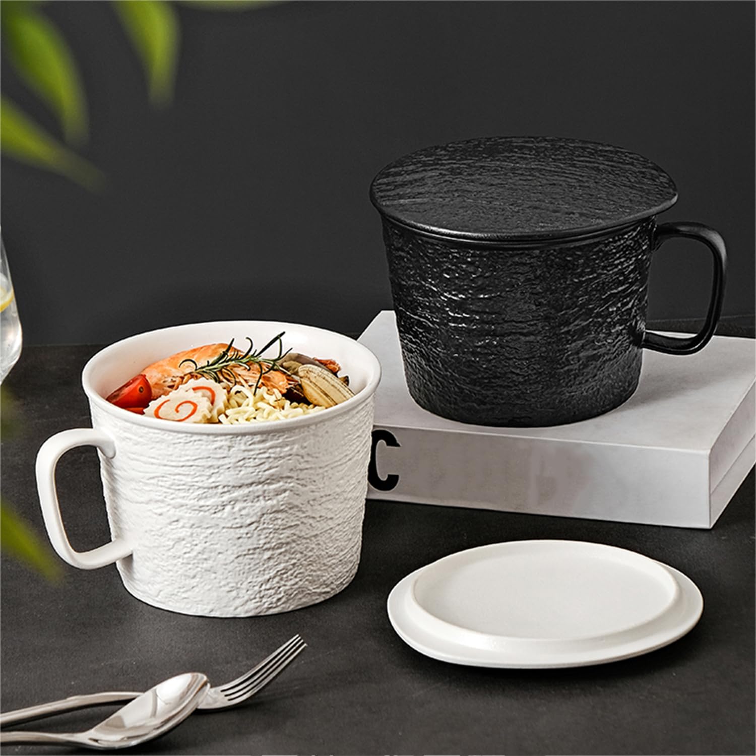 Bol à soupe avec couvercle, 1200 ml, bol à ramen en porcelaine, passe au micro-ondes, pour nouilles instantanées, grande tasse à soupe (noir)
