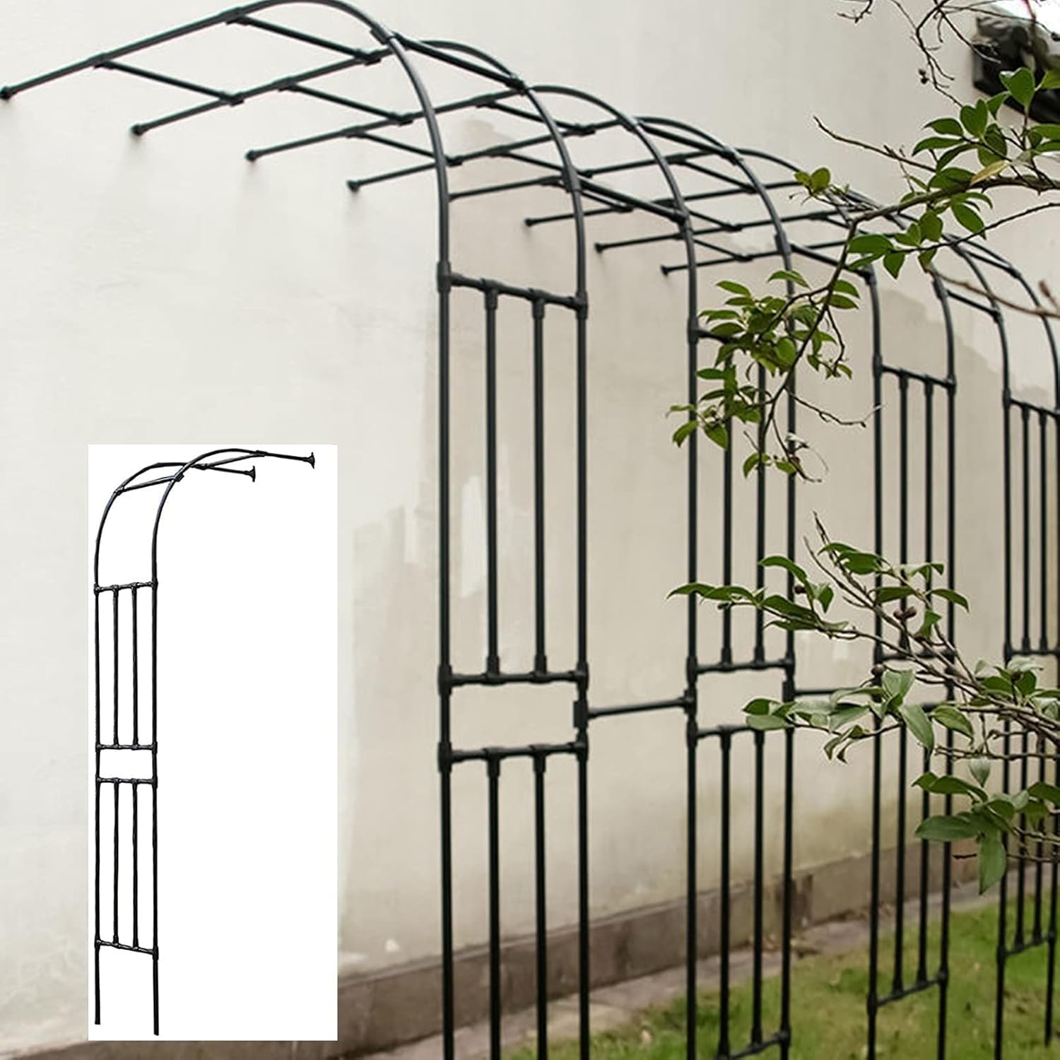 Demi-arche de jardin noire pour créer une allée fleurie sur la pelouse