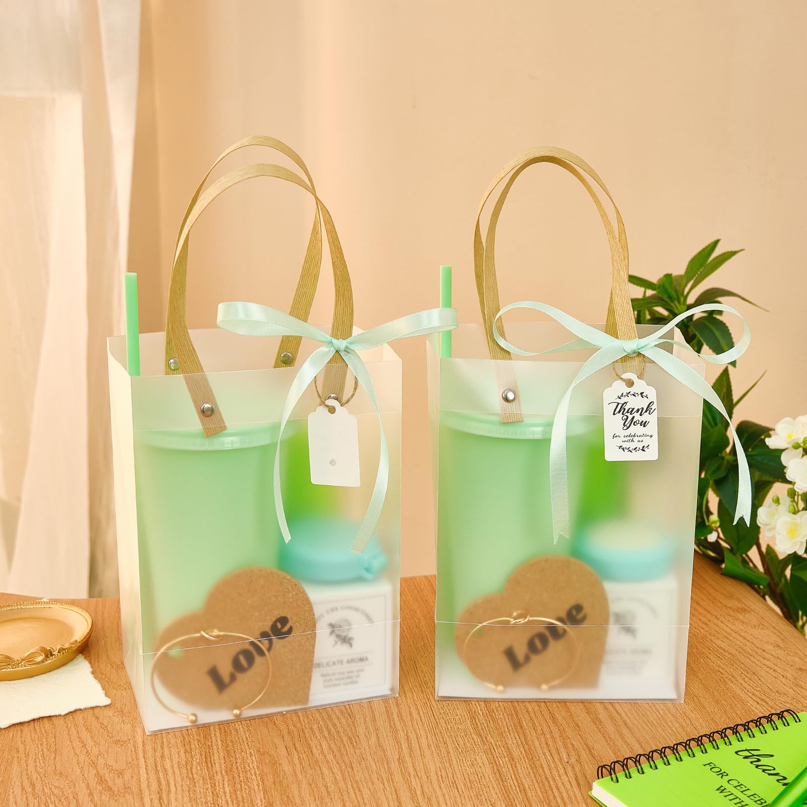 50 premios para baby shower para ganadores del juego, regalos para baby shower, incluyendo vaso de plástico, cuaderno, velas perfumadas, bolígrafo, espejos con cepillos para el pelo, pulsera, bolsa de