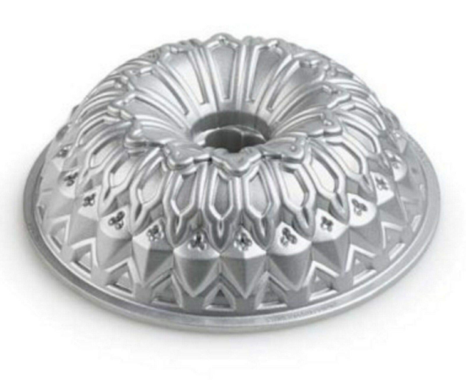 Nordic Ware - Moule à gâteau, Moule à pâtisserie - Moule à gâteau Bundt Vitrail Silver - Revêtement antiadhésif - Fonte d'aluminium