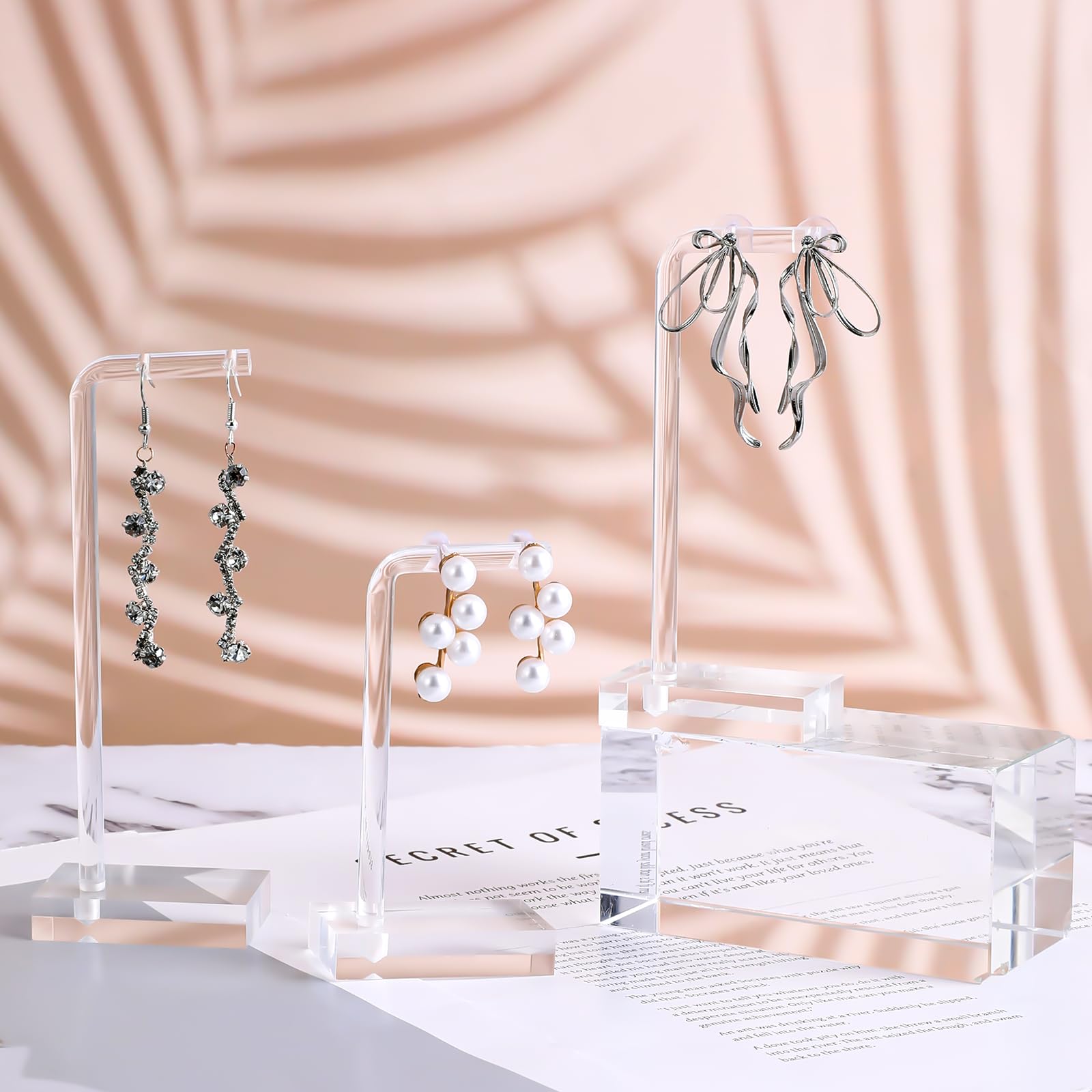 Organizzatore Della Collana Dell'orecchino Della Cremagliera Del Supporto Dellespositore Dei Gioielli Della Corona Della Famiglia Dorato 56640288