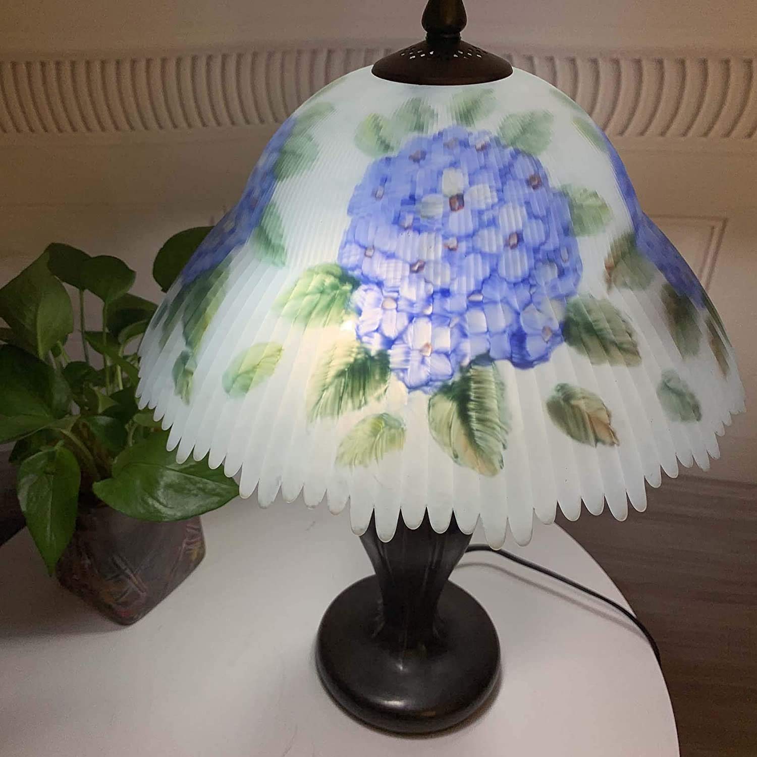 Bieye L30780 Lampada da tavolo in vetro colorato in stile Tiffany con base a braccio girevole per la lettura e la decorazione della casa (rosso barocco)