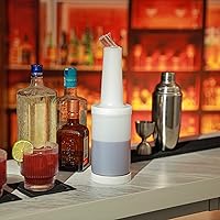 Vista 3 de Restaurantware Botella de plástico de 1 cuarto de galón de almacenamiento con boquilla transparente y tapa, botella de almacenamiento de barra, 3