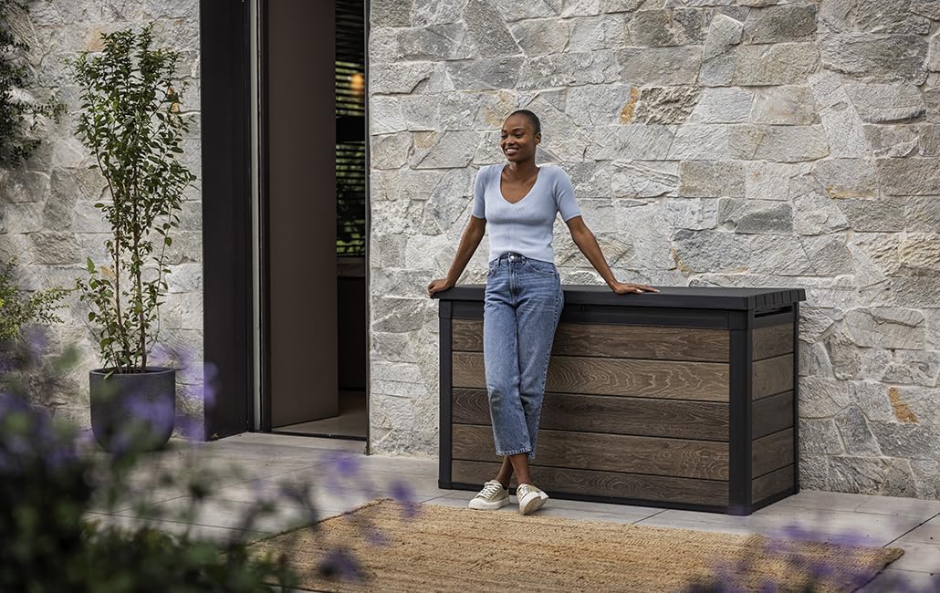 Keter Signature XXL Gartenbox 757L - Wetterbeständige Aufbewahrungsbox mit Gasdruckfedern - Kunststoff in Walnuss-Optik - 151x72x90 cm