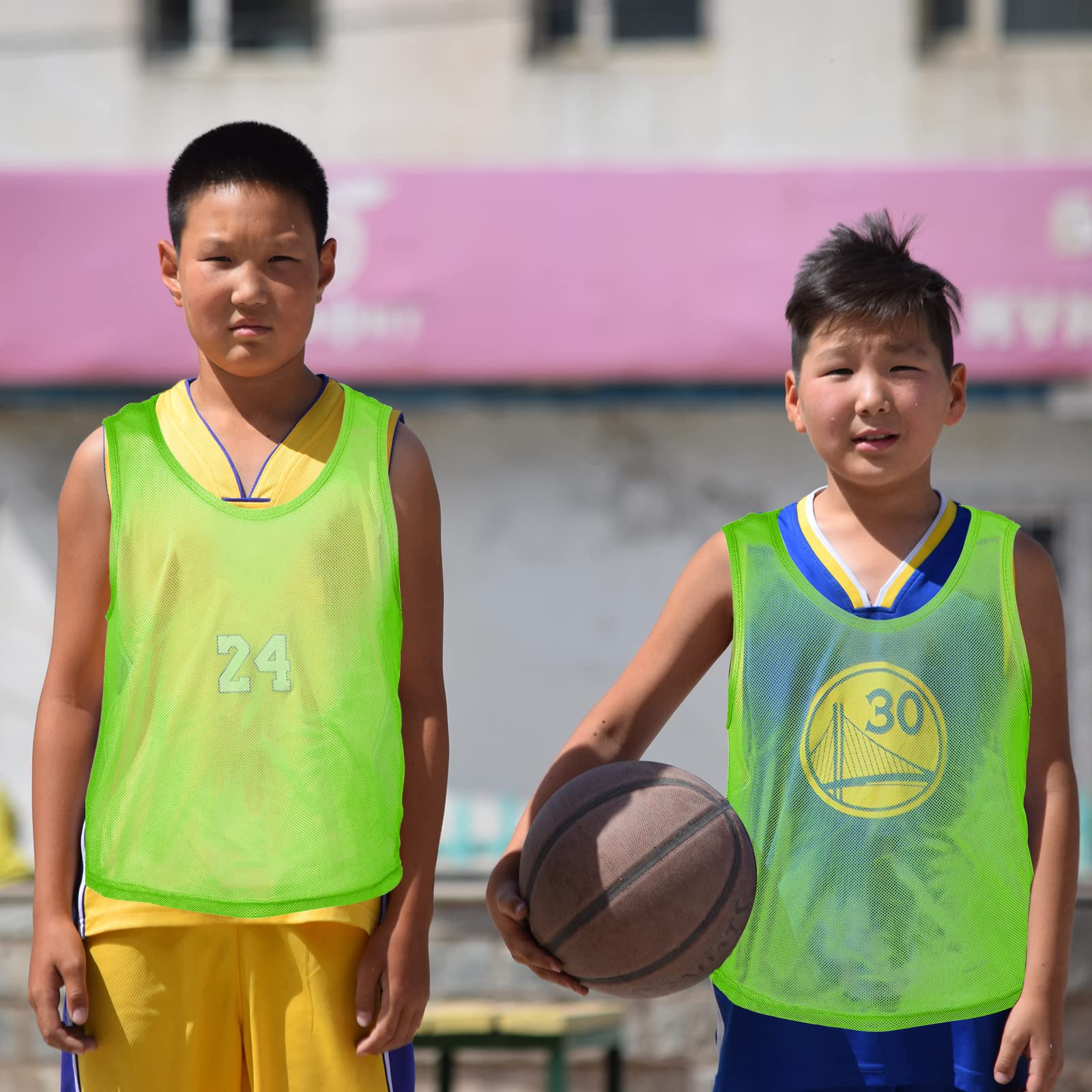 Savita 12 Pz Gilet Scrimmage in Rete di Nylon, Verde Fluorescente Confortevole e Traspirante Gilet in Rete da Calcio Tessuto in Rete di Poliestere Maglie pinnies per Bambini Sport Pallacanestro