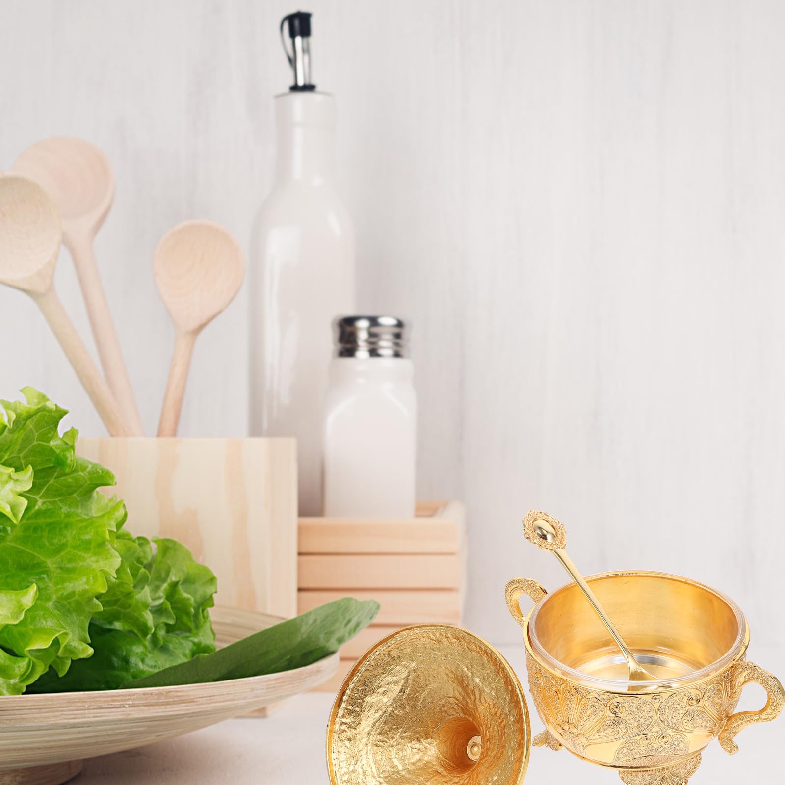 HOMSFOU Goldene Gewürzdose aus Zinklegierung mit Geschnitzter Optik | Rostfrei und Verschleißfest, für Pfeffer und Gewürze, für Haus und Küche