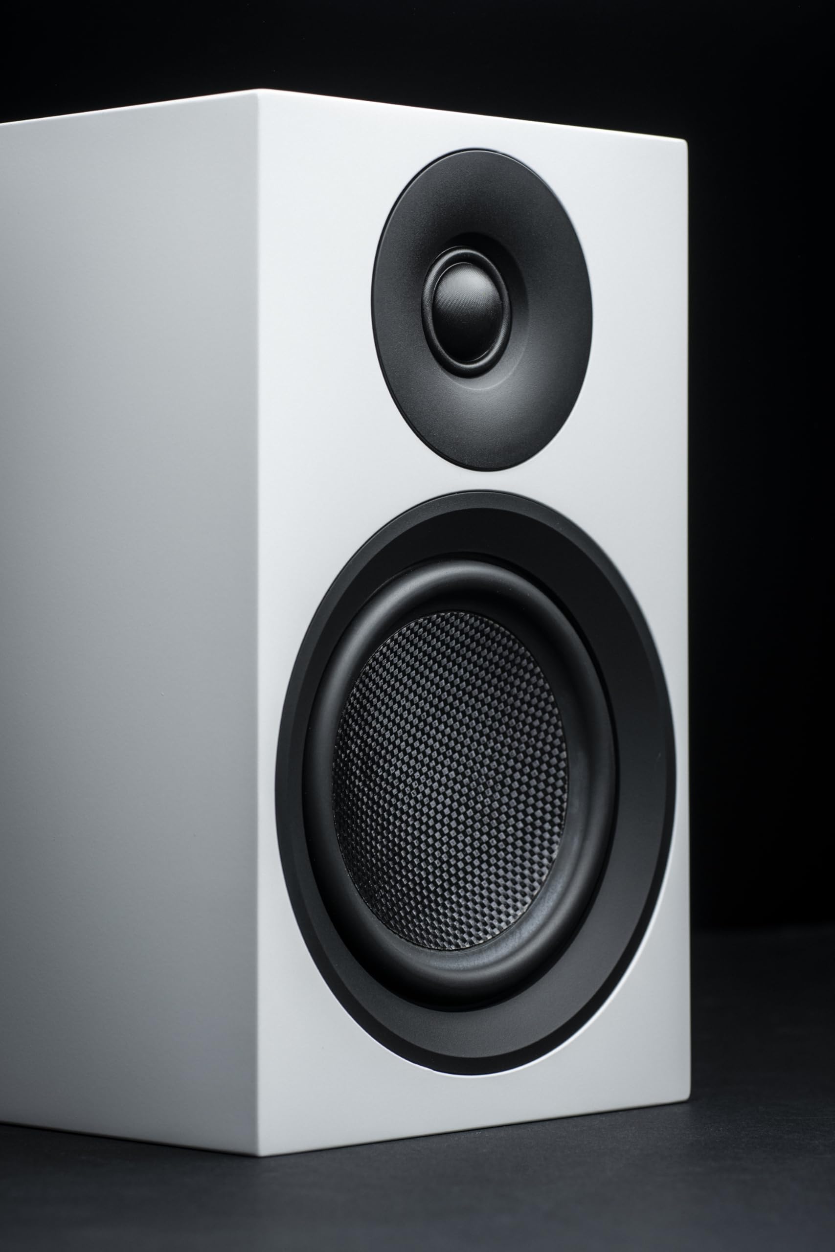 Pro-Ject Sistema Audio Colorato E, Sistema Stereo HiFi Analogico Vero, Set All-In-One Hi-Fi incluso Giradischi Debut E, Amplificatore Integrato Box Stereo E e Diffusore Box 5E Carbon (Bianco Satinato)