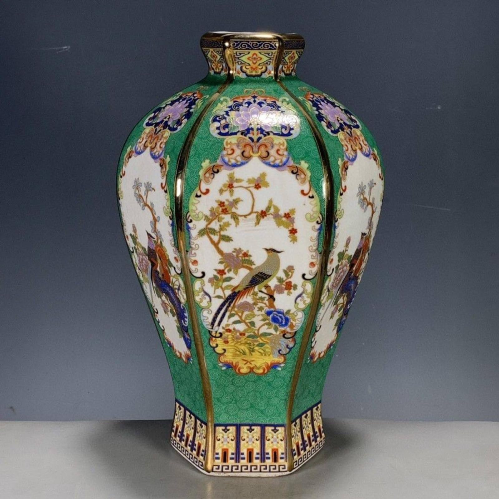 Vase en porcelaine d'art chinois de 25 cm, le cadeau raffiné pour passionnés d'antiquités