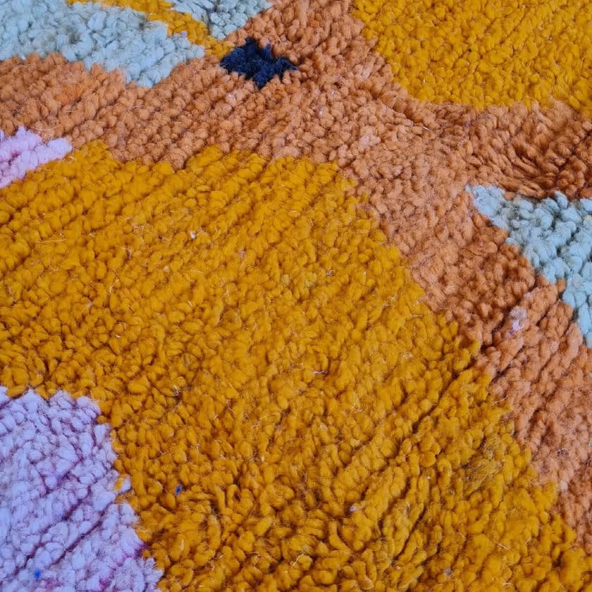 Générique Tifinagh Shop - Tapis Berbère Boujaad Authentique du Maroc - Fait Main en Laine – 259 x 159 cm – Tapis Marocain Artisanal