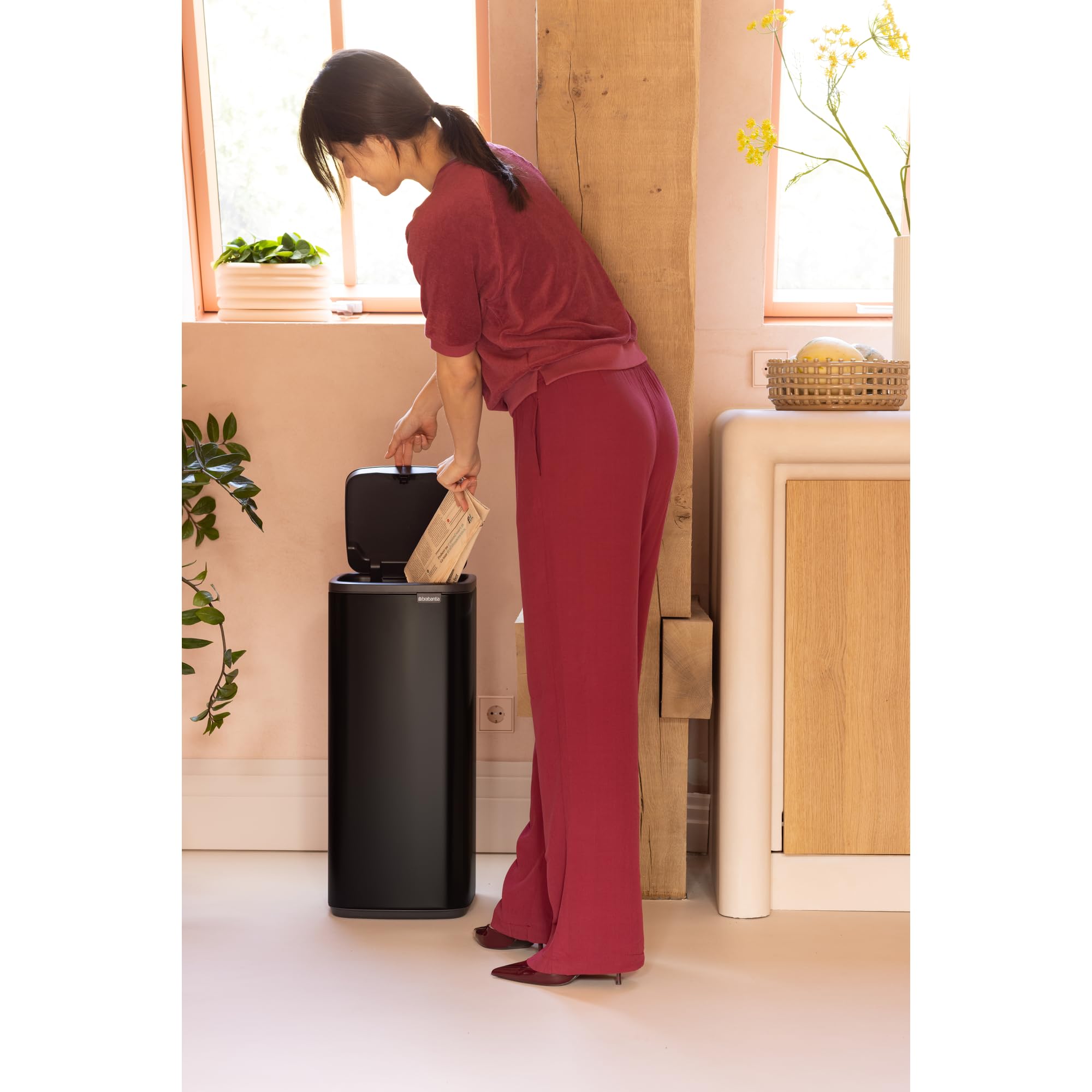 Brabantia Bo Touch Bin 30L (Matt Black), Pattumiera rettangolare salvaspazio, Cestino con apertura soft touch, Secchio spazzatura con secchio interno rimovibile e sacchetti PerfectFit inclusi