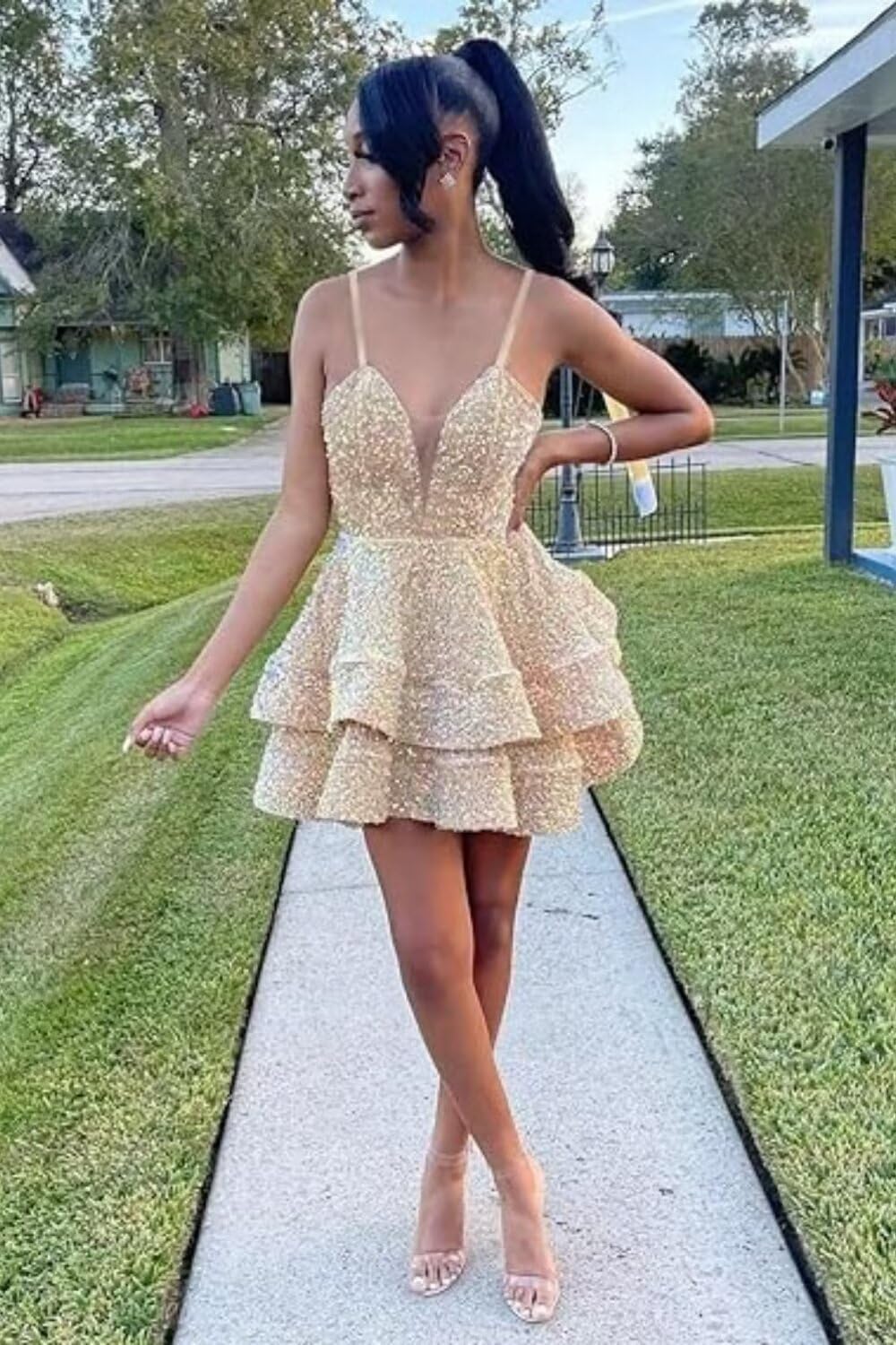 Sparkly Sequin Homecoming Dresses for Teens Sexy Backless Tiered Short Prom Cocktail Dresses 2024