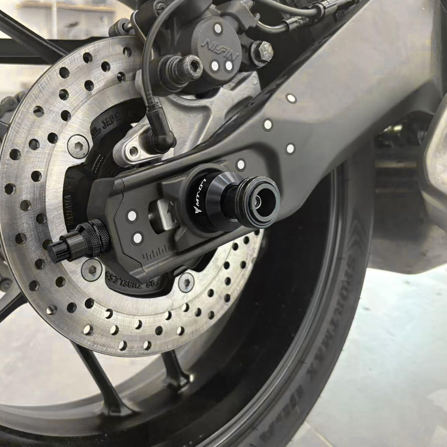 Per Yamaha MT07 MT 07 MT-07 FZ07 2014-2024 2025 2026 moto asse posteriore protezione crash con braccio oscillante spool stand Slider (nero)