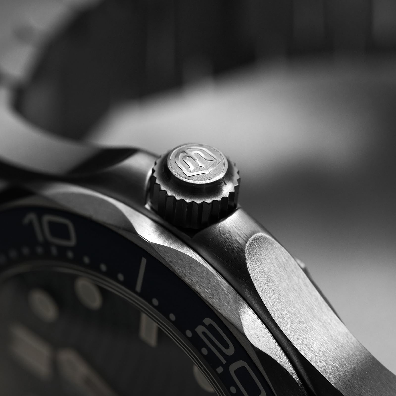 TACTICAL FROG Watchdives WD007 SL3001 - Orologio subacqueo da 42 mm, 200 m | Cassa in titanio di grado 2, vetro zaffiro bombato, lunetta a 120 clic e valvola di scarico dell'elio