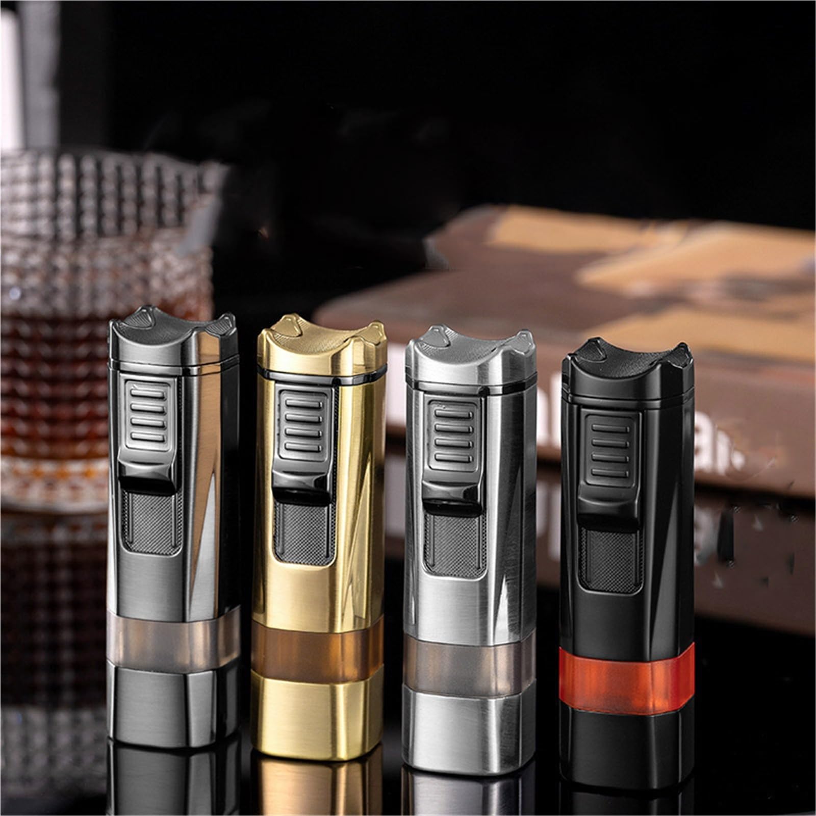 Briquet Jet Flamme Rechargeable avec 4 Flammes Design Coupe-Vent pour Homme et Femme Idéal pour Extérieur (gaz non inclus)