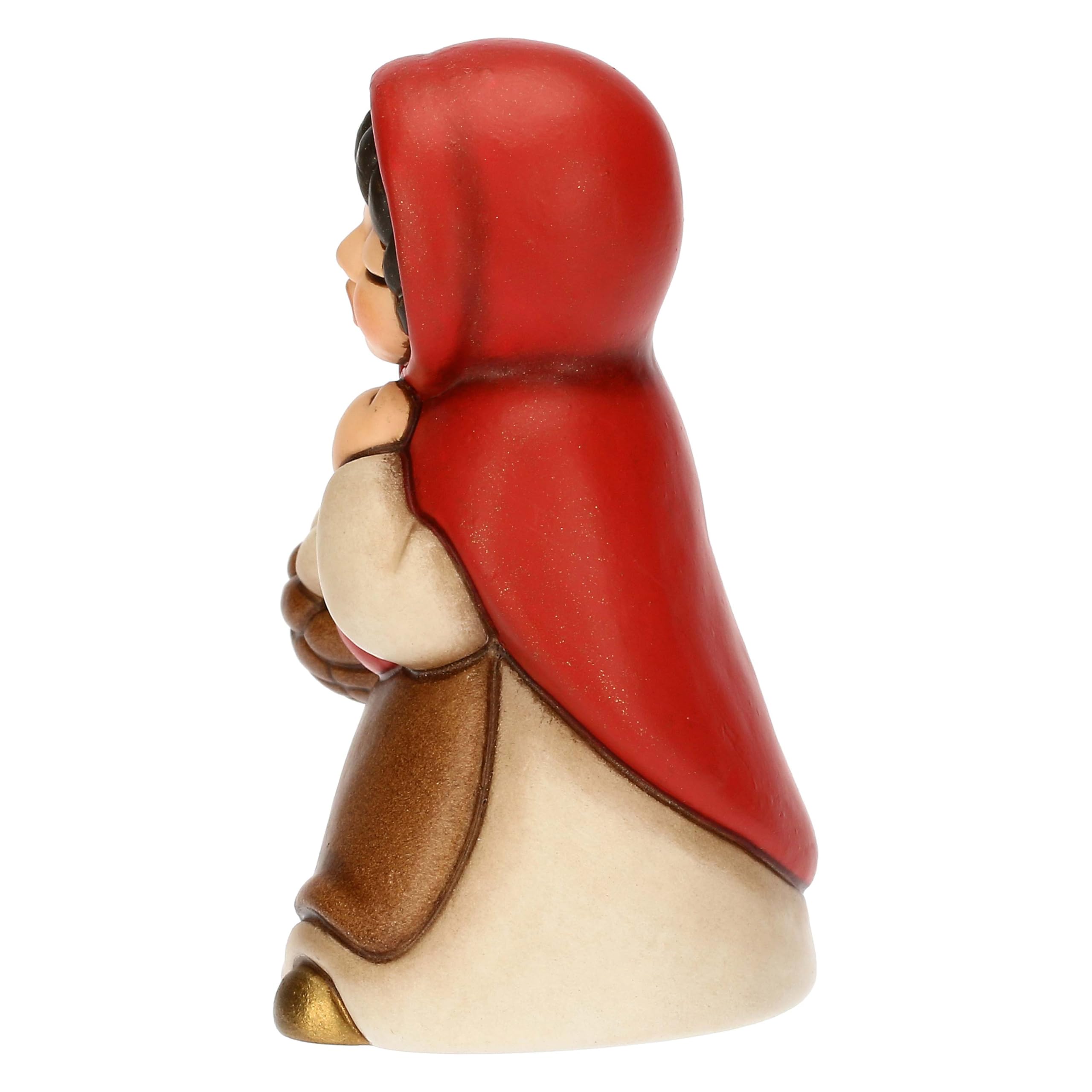THUN - Donna con cesto di uova - ceramica - Collezione Presepe Classico - 5,7 x 4,7 x 8 cm