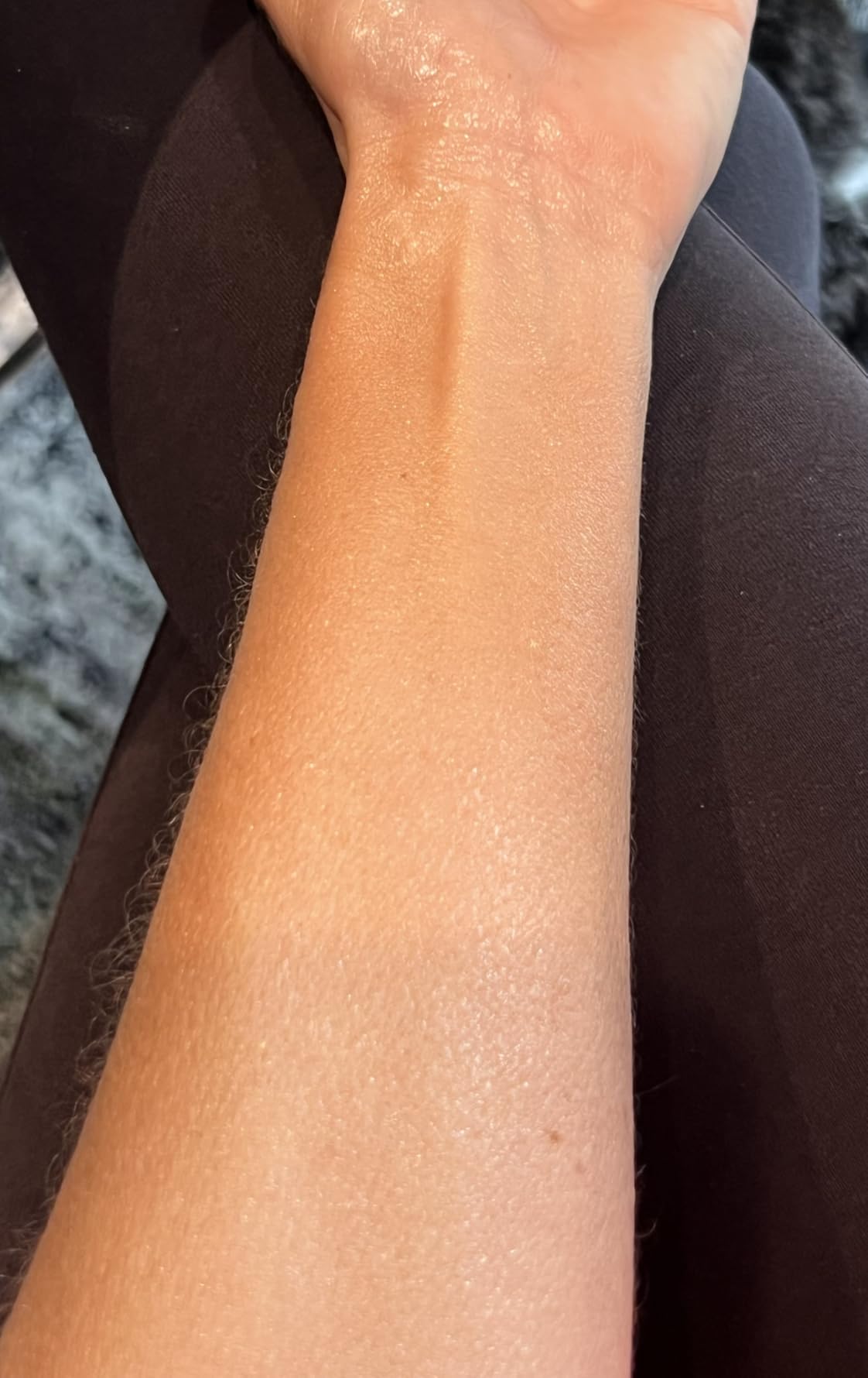 Gigizara Radiant Glow Body Shimmer – Lightweight Illuminating Body Moisturizer for a Sun-Kissed Look – Hydrating