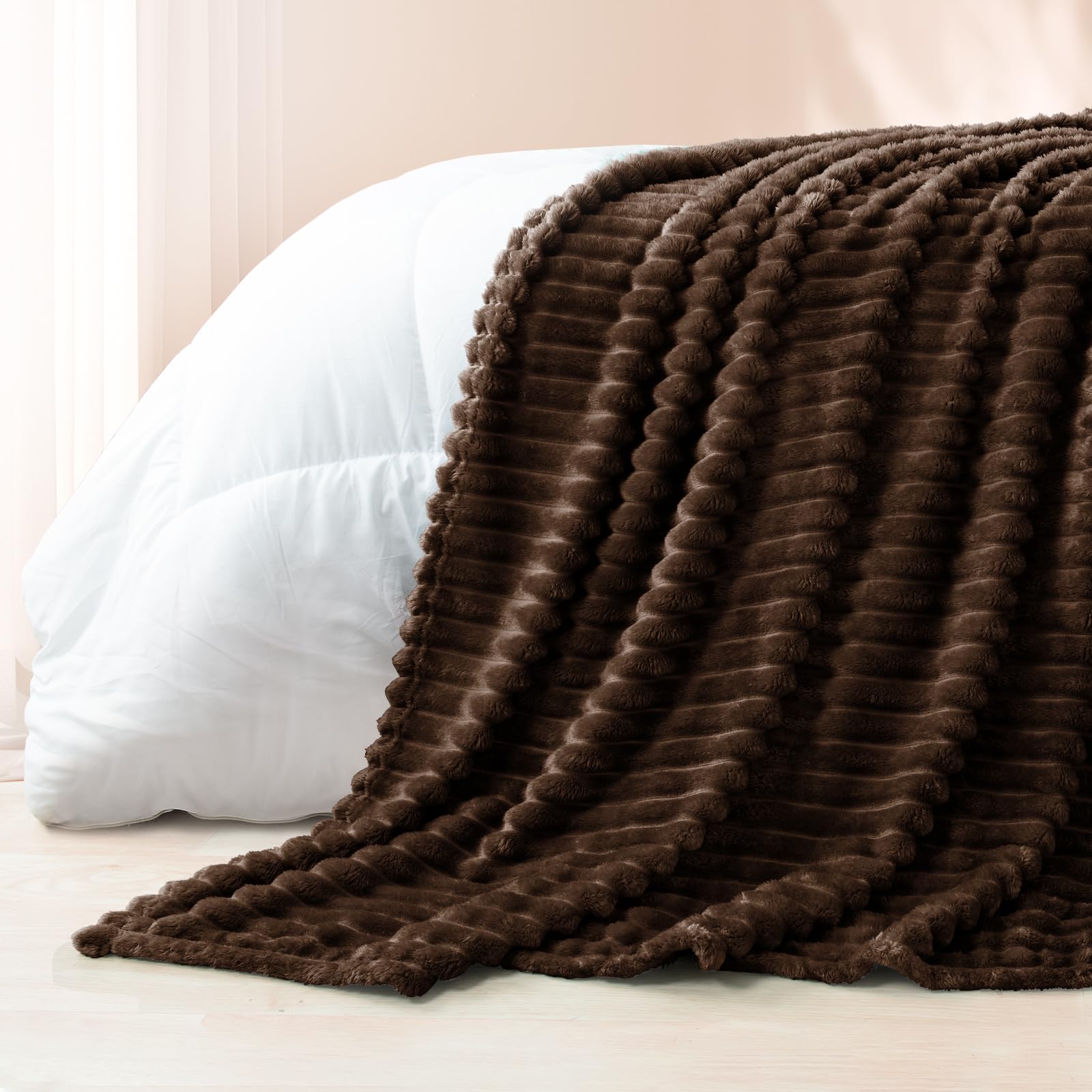 Exclusivo Mezcla Fleece Throw Blanket for Sofa Super Soft Striped Jacquard Bed Blanket - Image 3