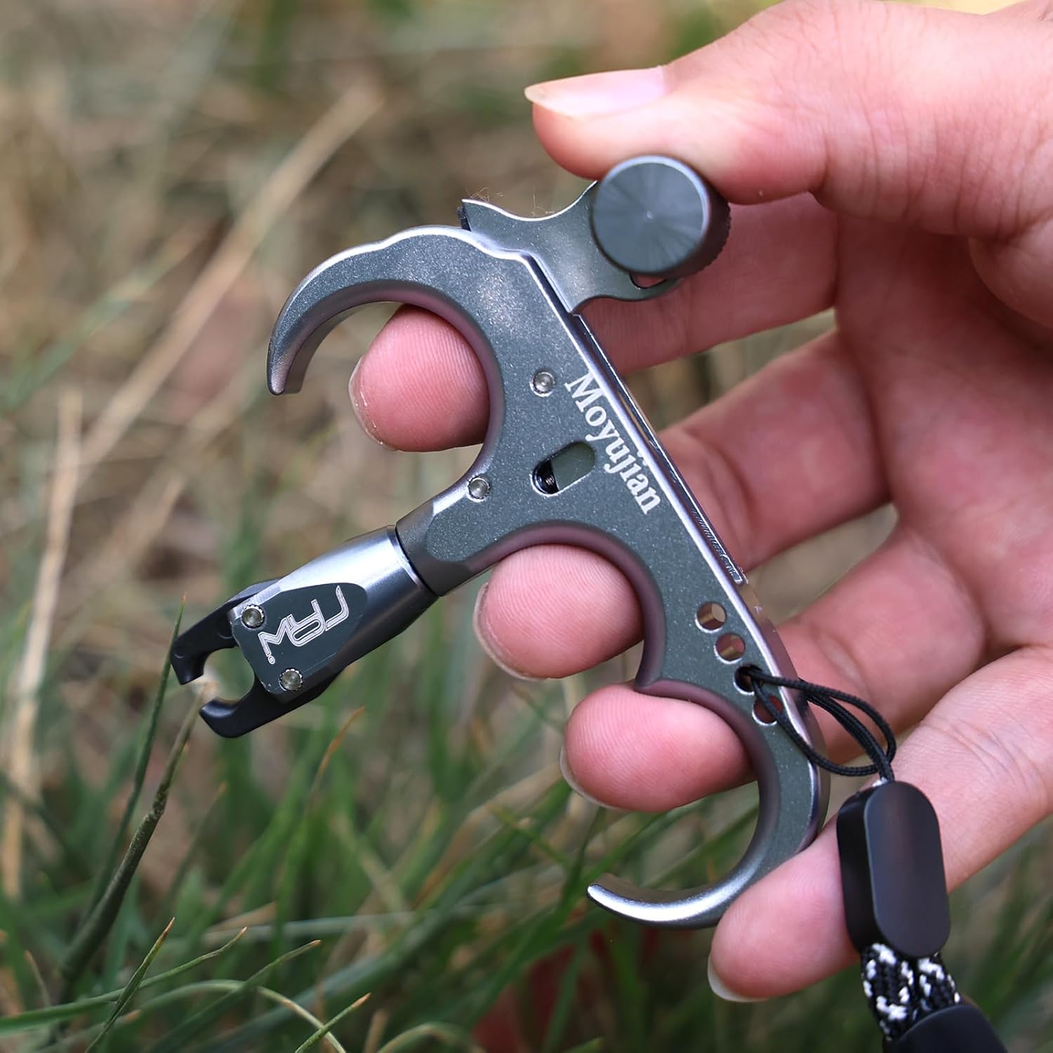 Compound Bow 3 Finger Thumb Release 360-Degree Rotational Automatic Closure Jaw 2 Color Release Aids Trigger Adults Youth Archery Competition Thumb Release for Compound Bow