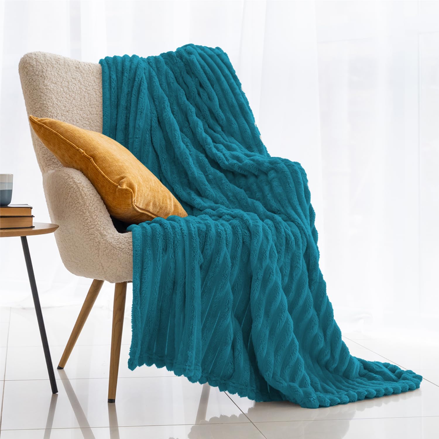 Dreamzie Manta Terciopelo para Sofa y Cama - Franela Súper Suave, Mantas para Sofa y Cama, Plaid Cama Ligera para Niño y Mascota, 130x150cm Turquesa