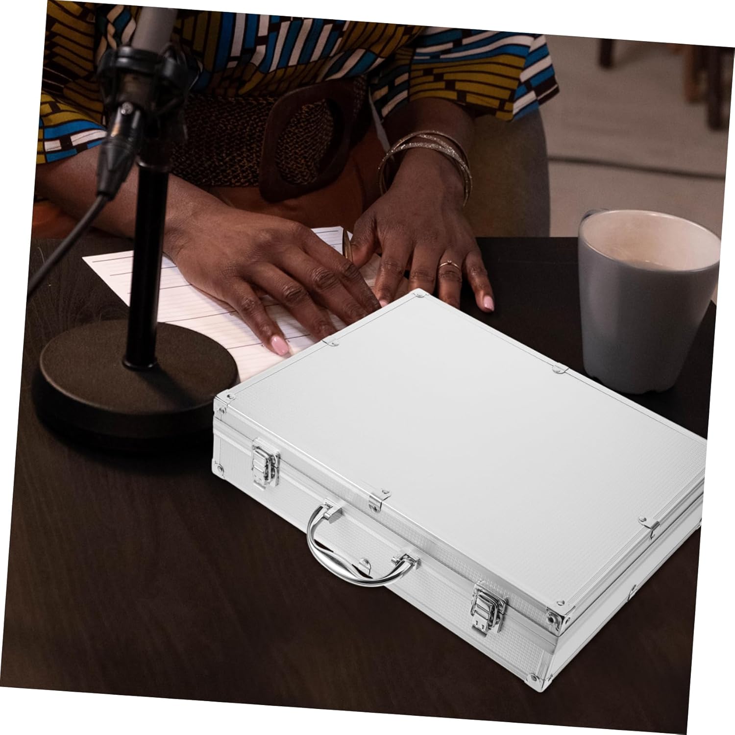 Microphone Case for Handheld Microphones Portable Storage Box with Handle Protective Hard Case Organizer for Mic Accessories for Ktv and Travel