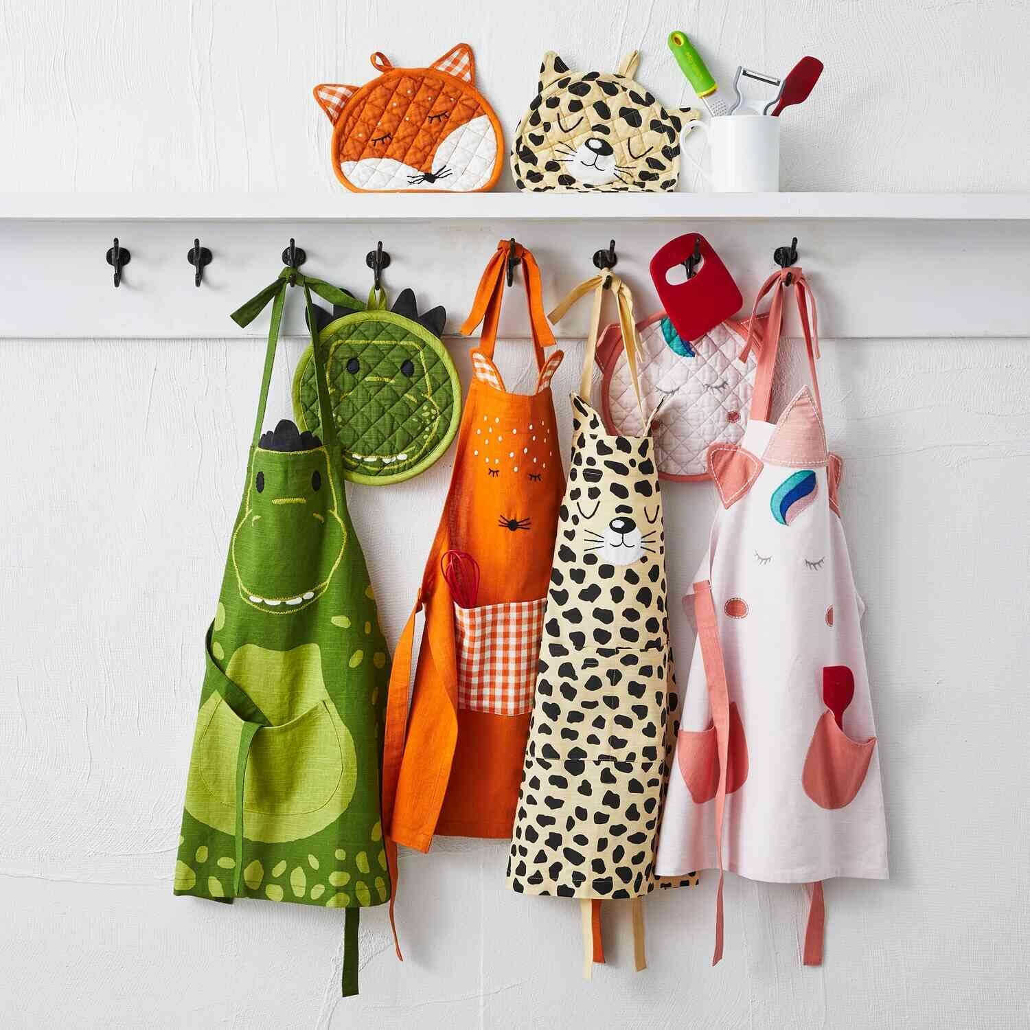 Sur La Table Children's Fox Kitchen Set, Brown