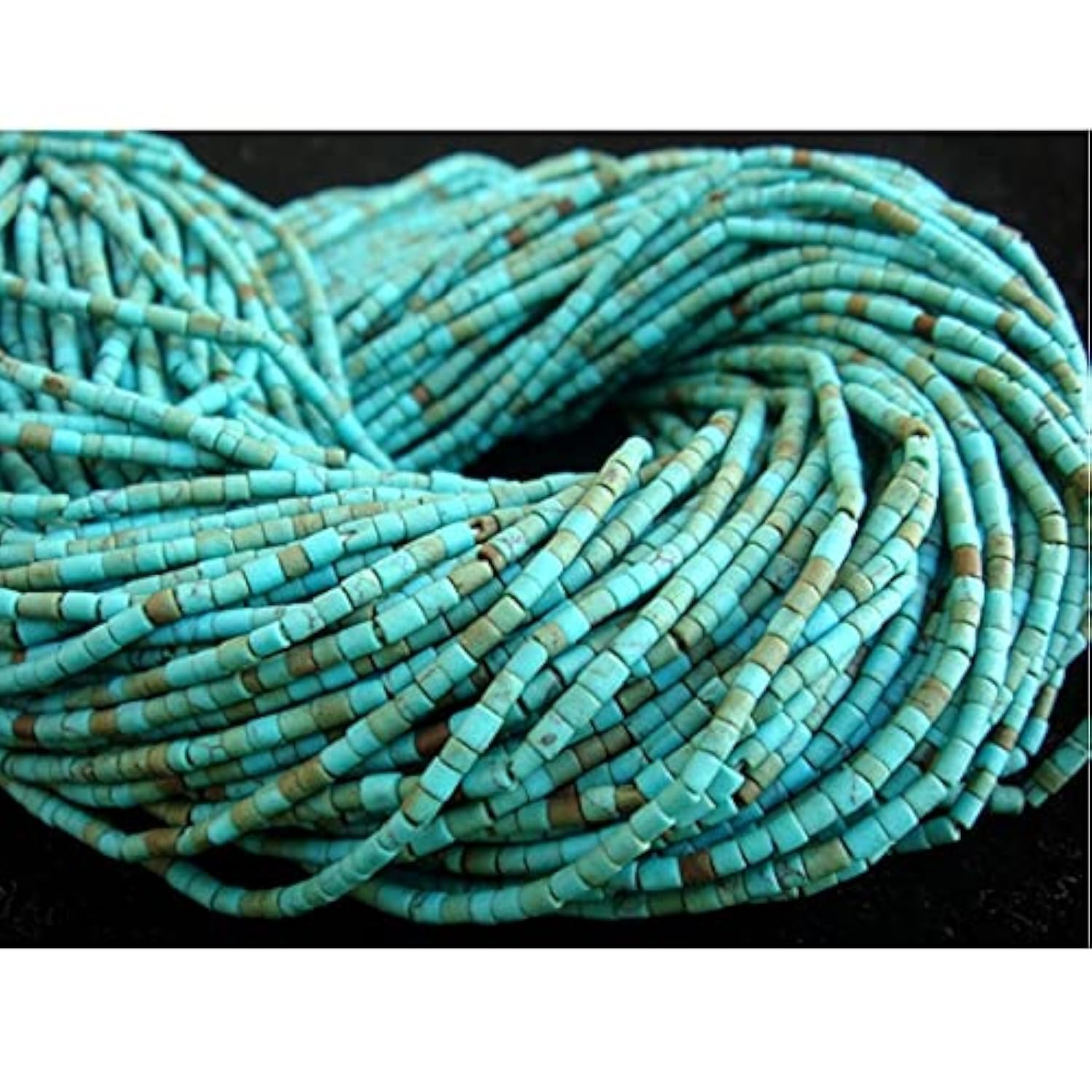 Turquoise d'Afghanistan pour créer un collier d'été bohème chic et unique