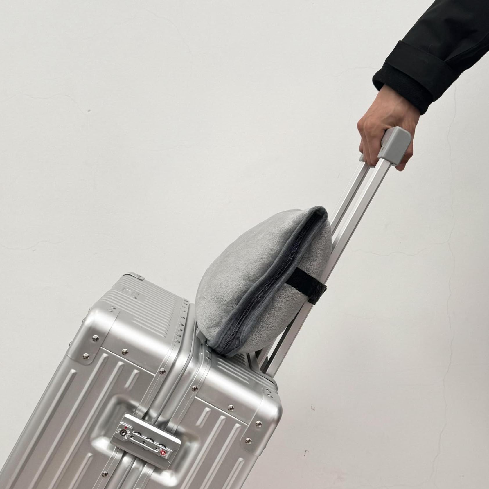 Reisedecke für Flugzeug & Auto, Weiche & Warme Reisedecke Kissen 2 in 1, Tragbare Flugzeugdecke mit Gepäckhülle & Rucksackclip, Verwandlungskissen, Ultraleichte Flugzeugdecke für Reisen Büro Zuhause