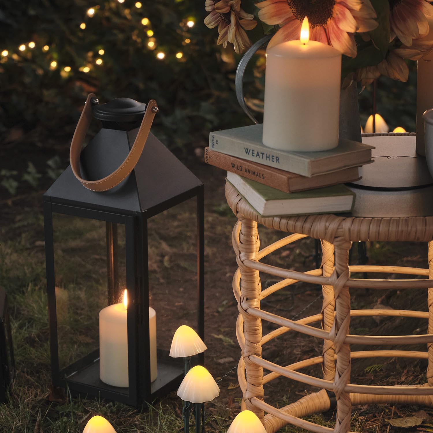 Lights4fun Brixham - Farol con mango de cuero regular con vela TruGlow