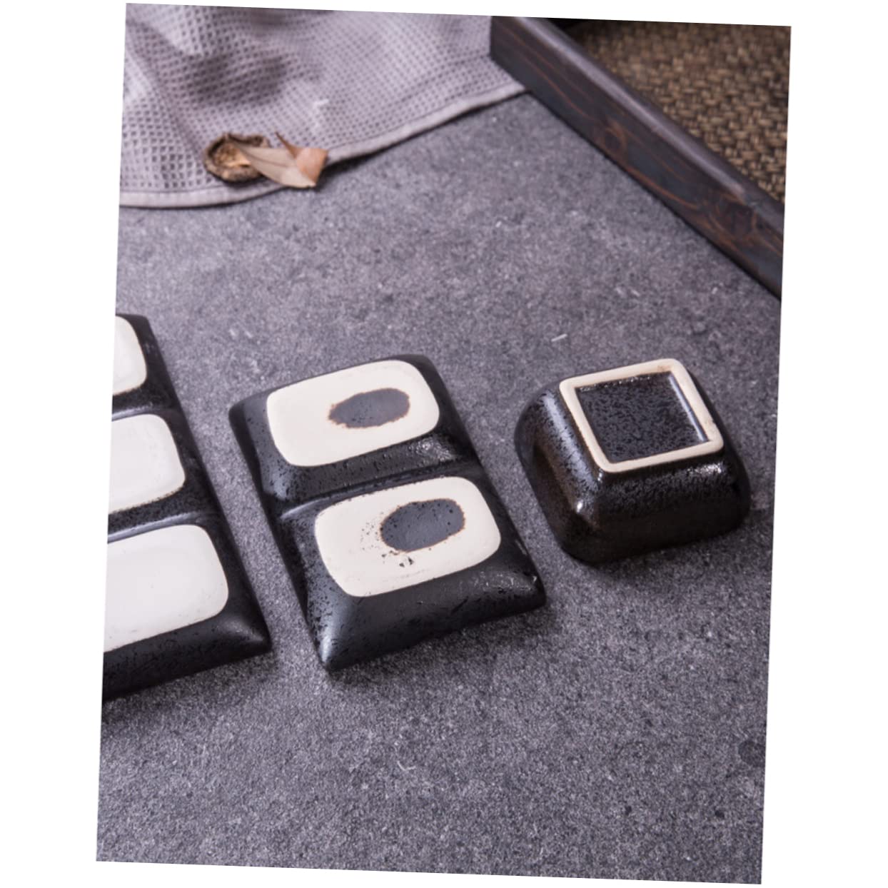 BRIGHTFUFU 2pcs Ceramic Sauce Dishes Square Shape Versatile Seasoning Bowls for Oil Sugar Vinegar Fruits Nuts Candies Easy to Clean for Home Restaurant School Picnic