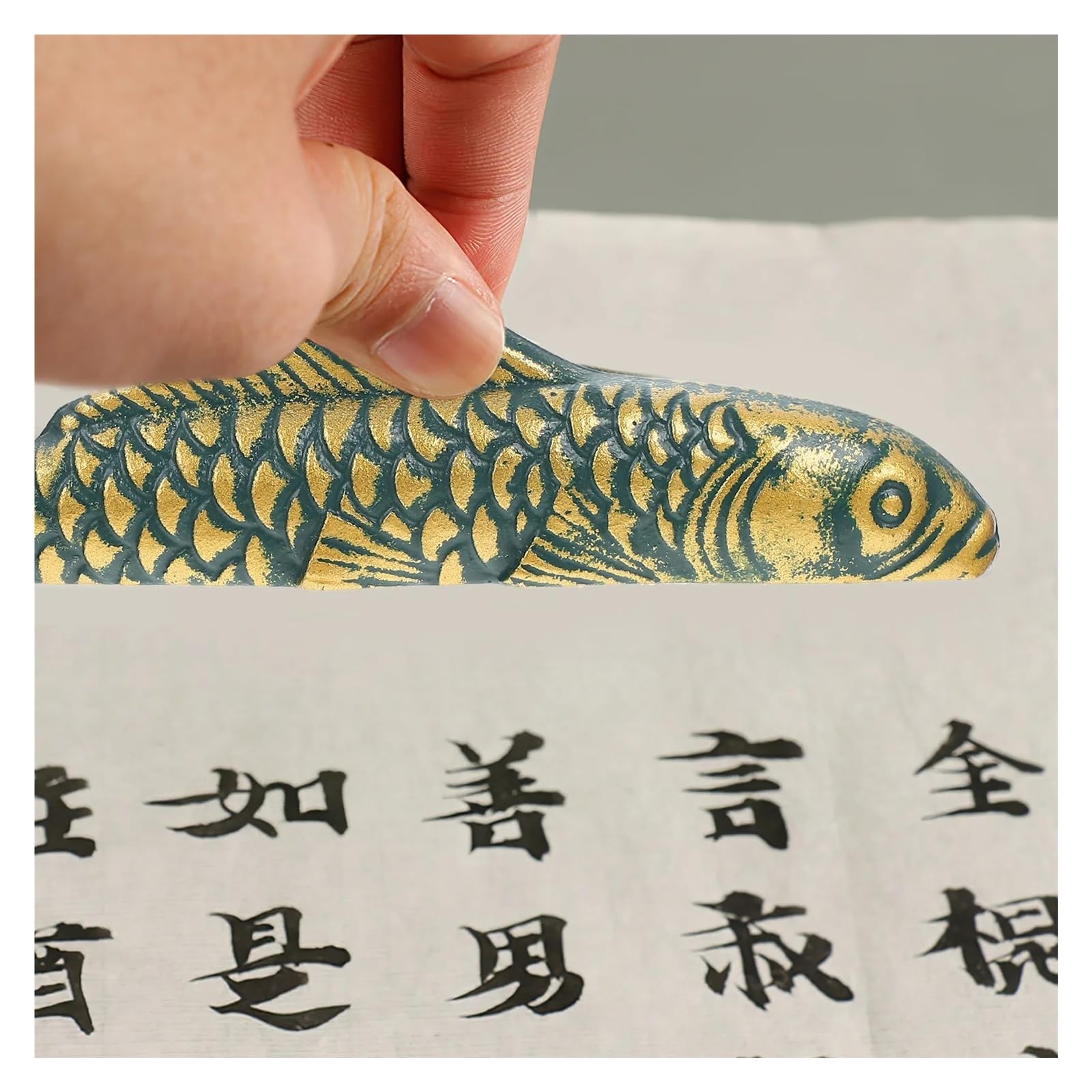 Fermacarte Calligrafico Cinese In Ghisa | Decorazione da scrivania resistente a forma di carpa for disegni, scrittura e Sumi