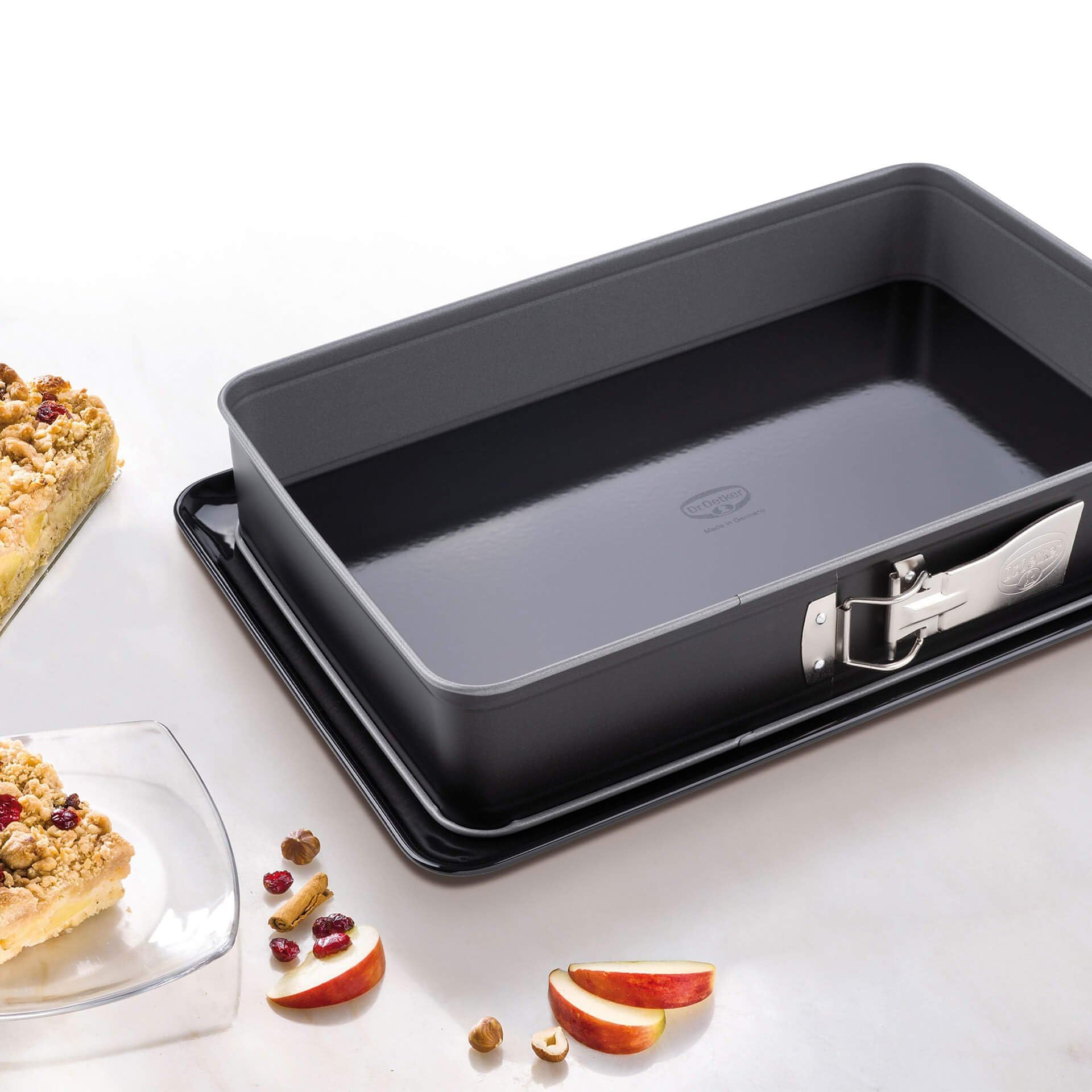 Dr. Oetker Rechteckige Springform mit Emaille-Servierboden, 38 cm, Back-Idee – Antihaft-Beschichtung, schnitt- & kratzfester Boden, hitzebeständig bis 230°C, auslaufsicher