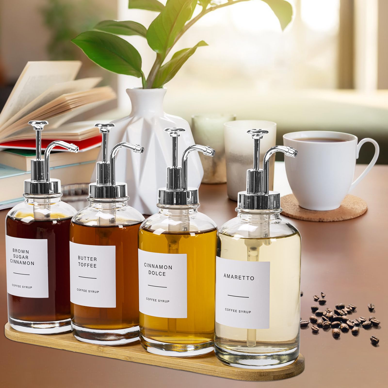 Dispenser per sciroppo di caffè, 500 ml, bottiglia in vetro per sciroppo, 4 dispenser con pompa, contiene 36 etichette e scovolino, imbuto, vassoio (confezione da 4)