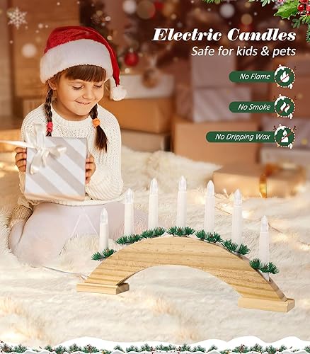 Miniatura 3 de Lewondr Candelabro sueco de Navidad, 7 velas cónicas sin llama con alimentación USB, luz de vela de ventana de Navidad con agujas de pino, luz de