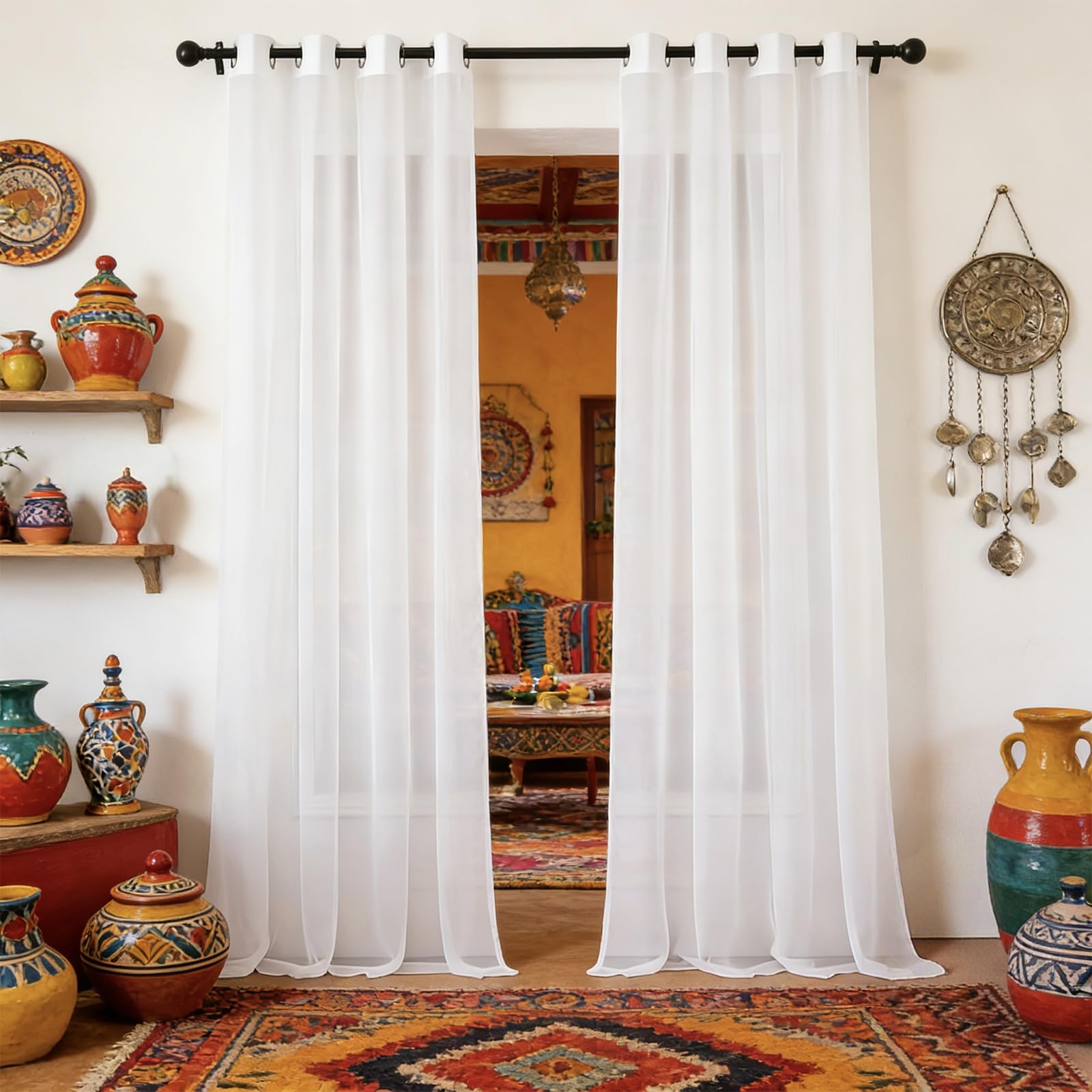 Cortinas visillo finitas que solucionan la falta de luz en salas oscuras