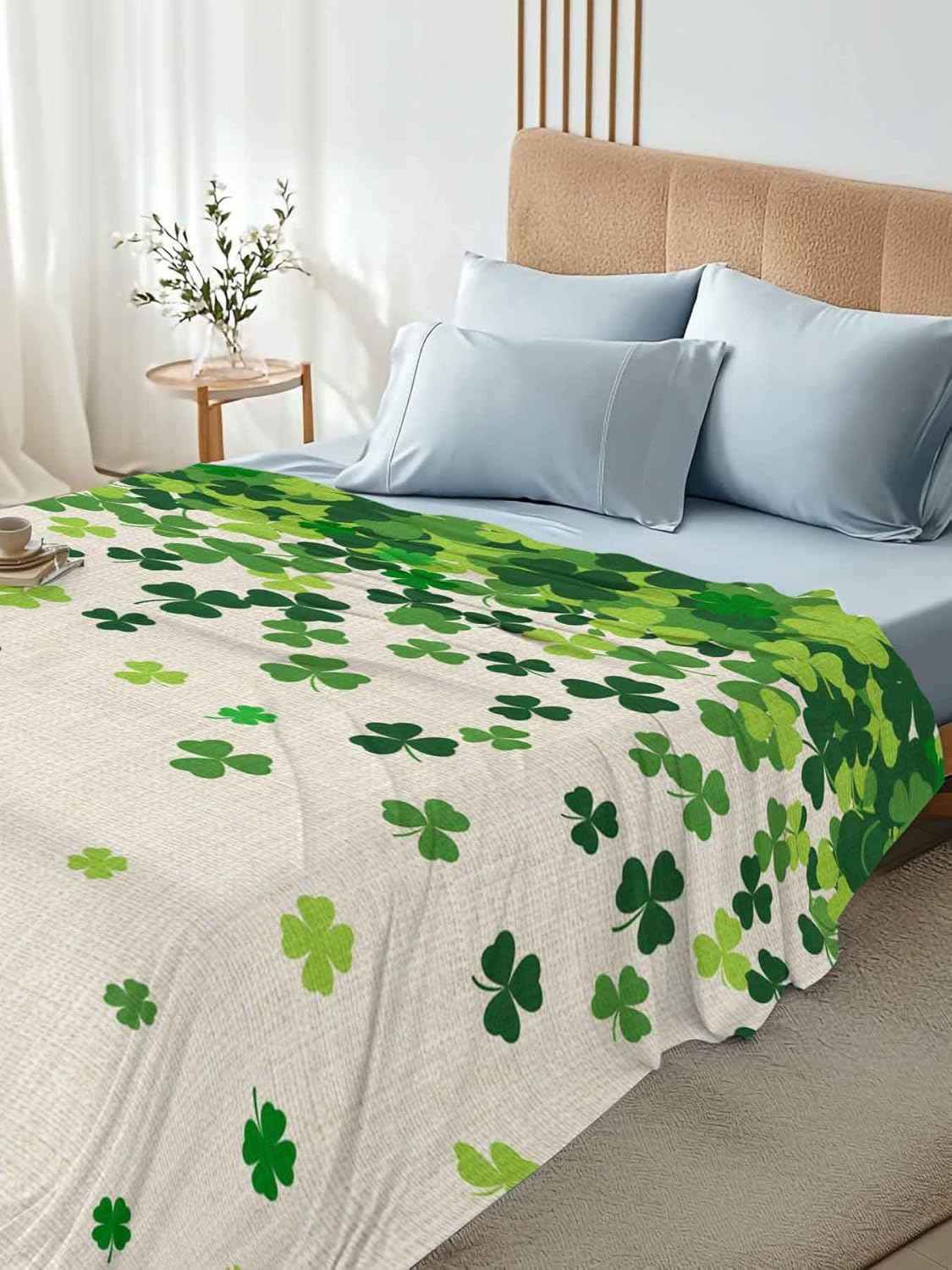 Queen Size Flat Sheet Only, St. Patrick's Day Green Shamrock Bed Top Sheet Soft Microfiber Breathable Bedding Flat Sheets, Seamless Leaf Retro Linen Top Sheets Hotel Luxury