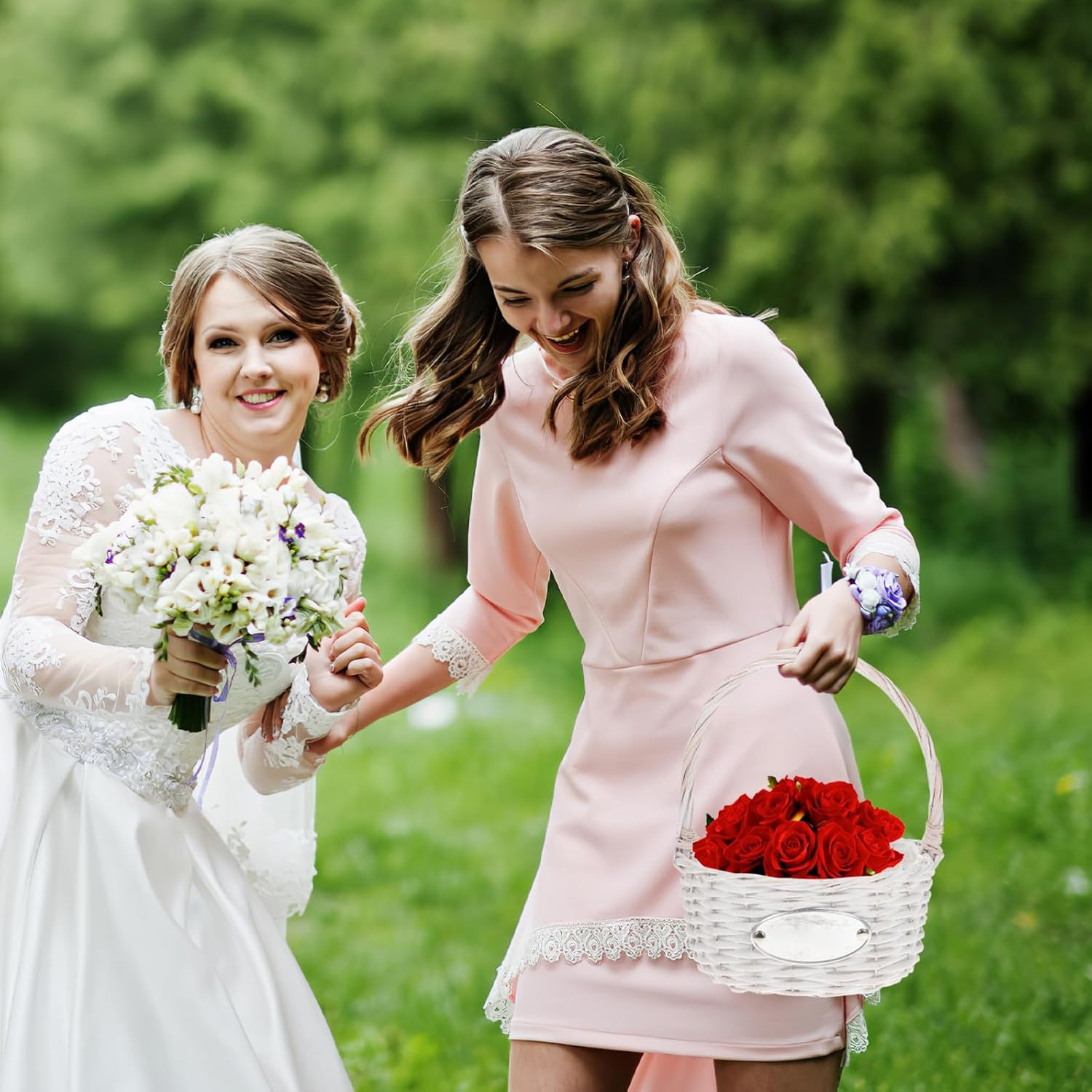 Beavorty Portable Woven Bride Flower Basket White Handwoven Rattan Flower Girl Basket for Wedding Photography and Ceremony Supplies