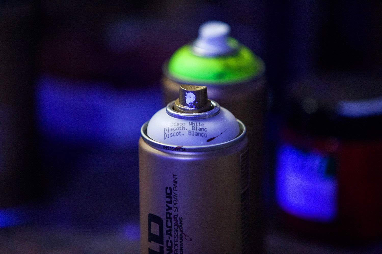 Montana 7 x 400 ml Sprühdosen Neon Farben - fluoreszierend - Acryllack und Ersatzsprühköpfe