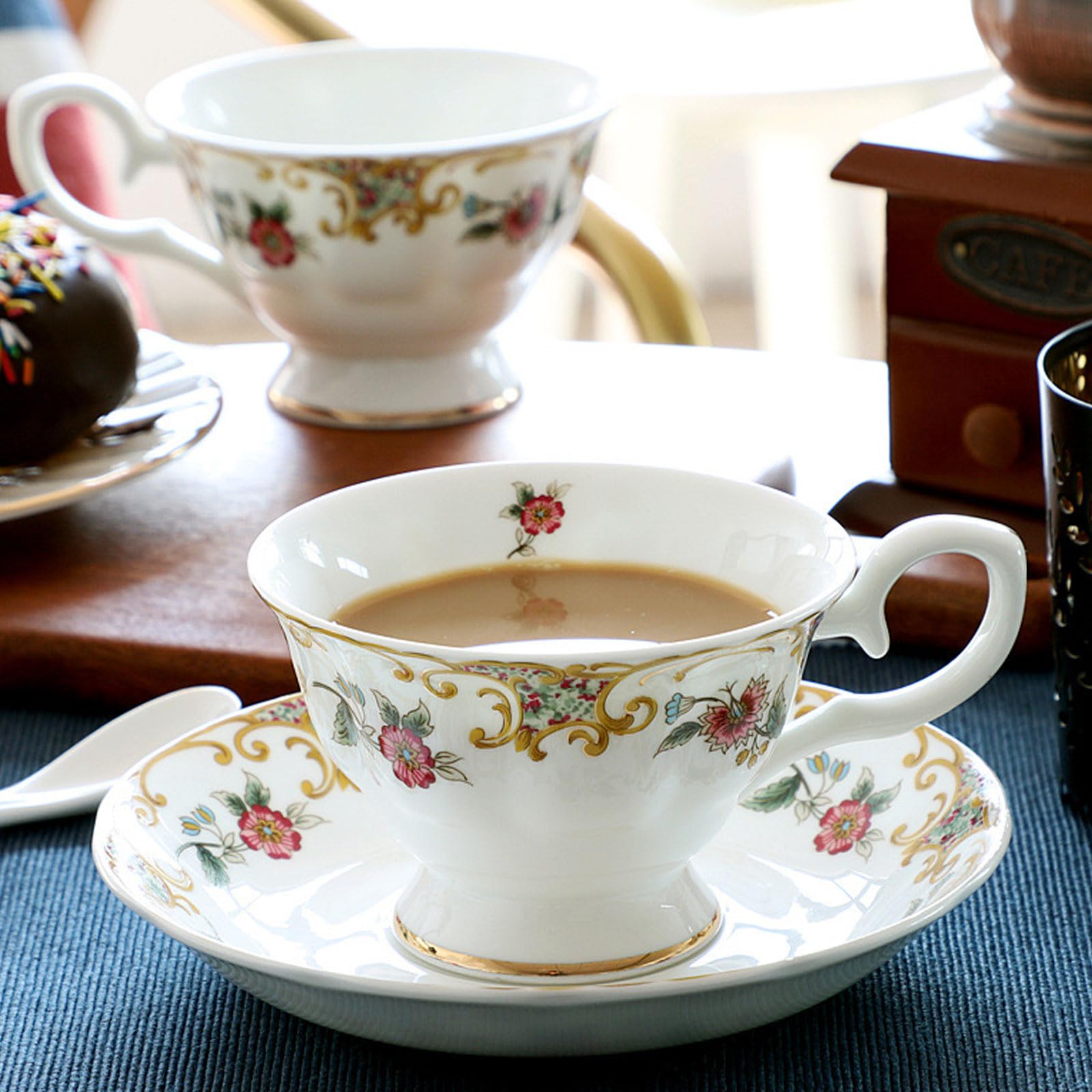 Lot de 2 tasses à café en porcelaine anglaise avec soucoupes de 200 ml - Motif floral - Tasse à thé - Cadeau pour le thé de l'après-midi (C)