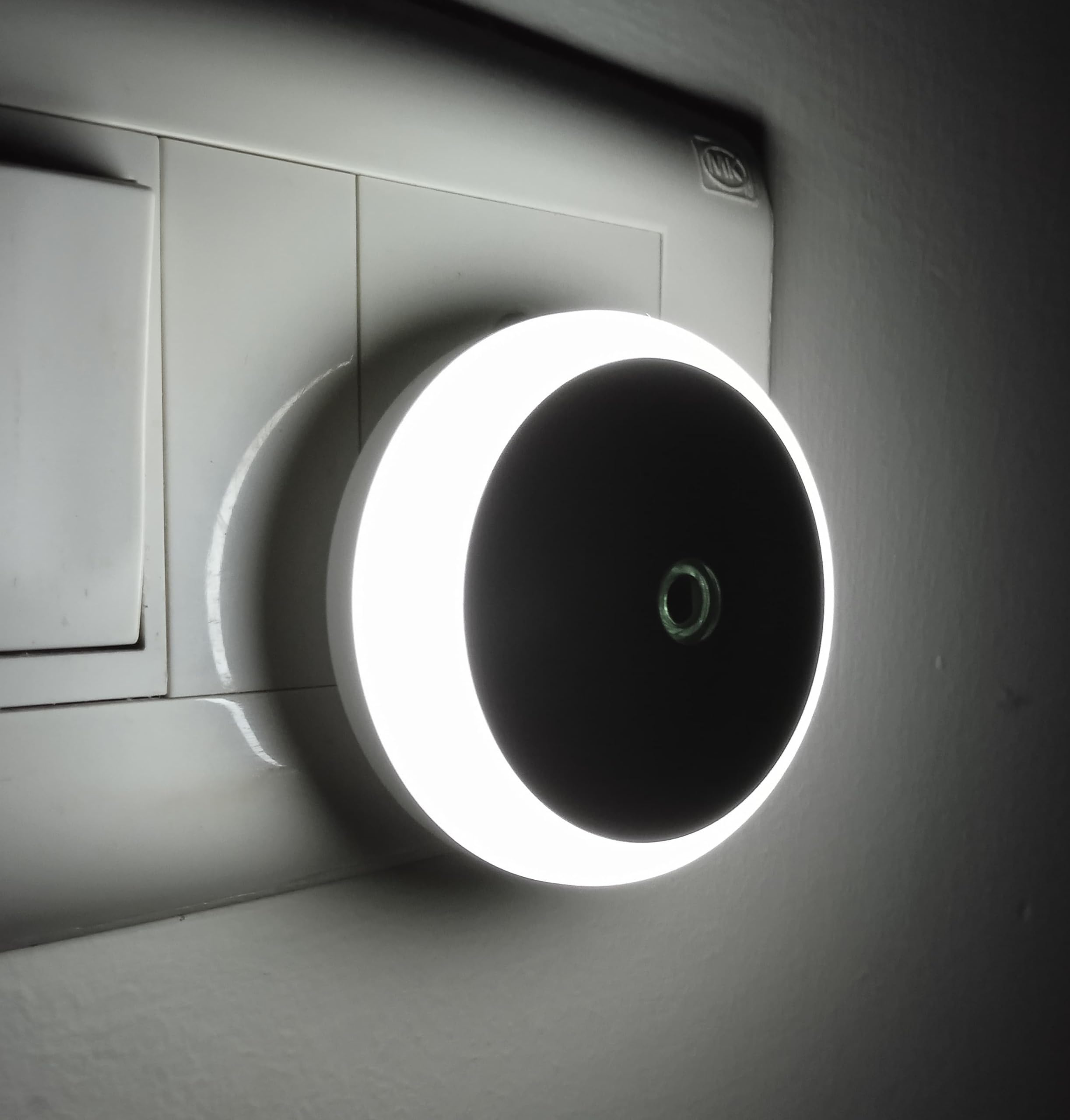 TARAMPRO LED Night Light - Automatic & Energy Saving -1