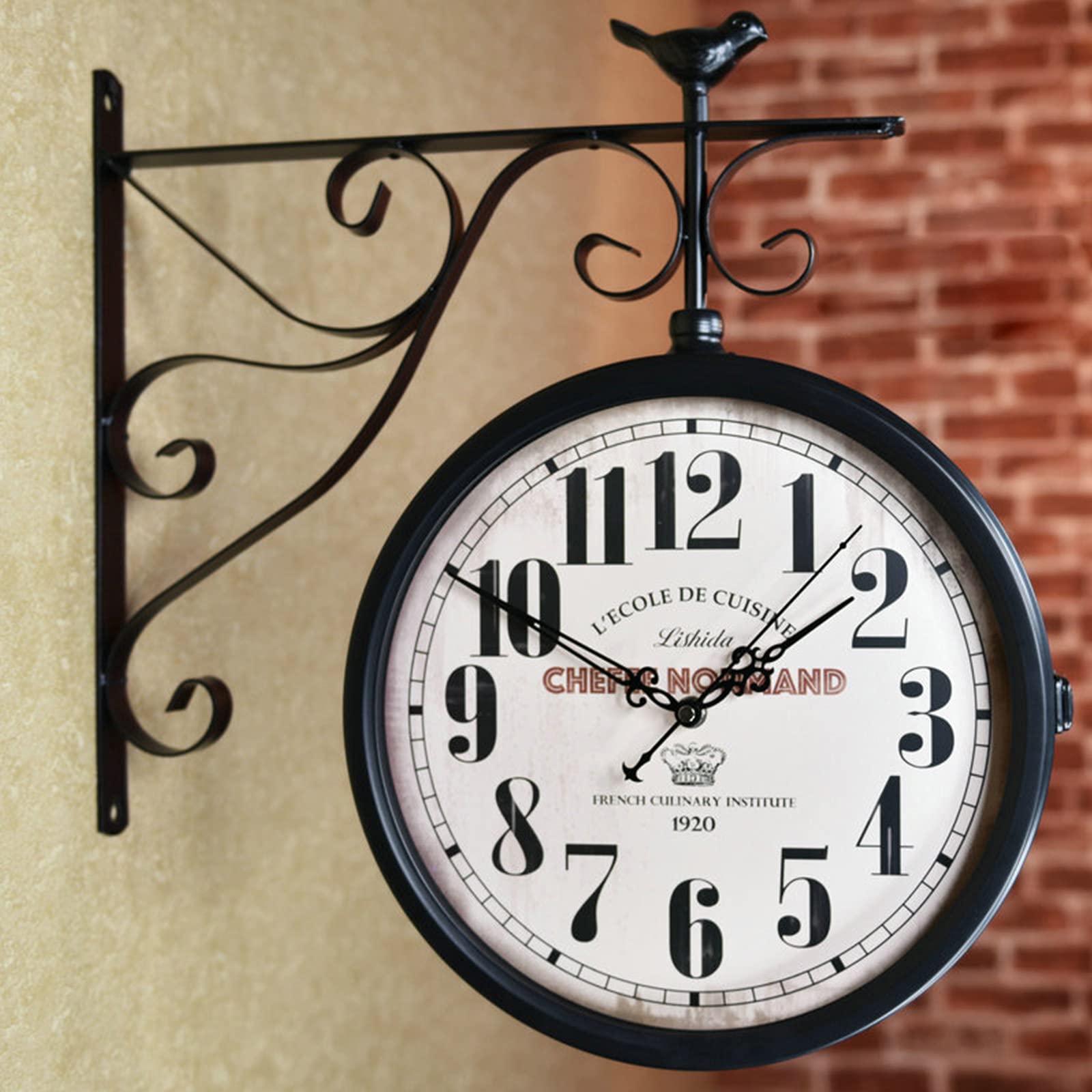 Orologio da Parete a Doppia Faccia in Ferro Battuto Vintage per Esterni con Staffa