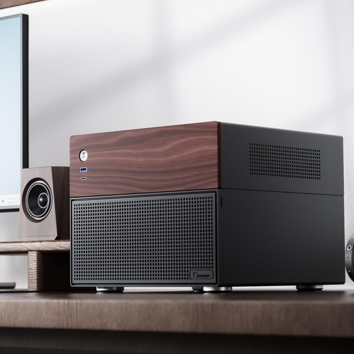 Jonsbo N4 NAS Gehäuse Schwarz – Kompaktes Micro-ATX Case für DIY-NAS, Platz für 6X 3,5" & 2X 2,5" HDDs, 4 Low-Profile-Slots, USB-C & USB-A, Holzdesign