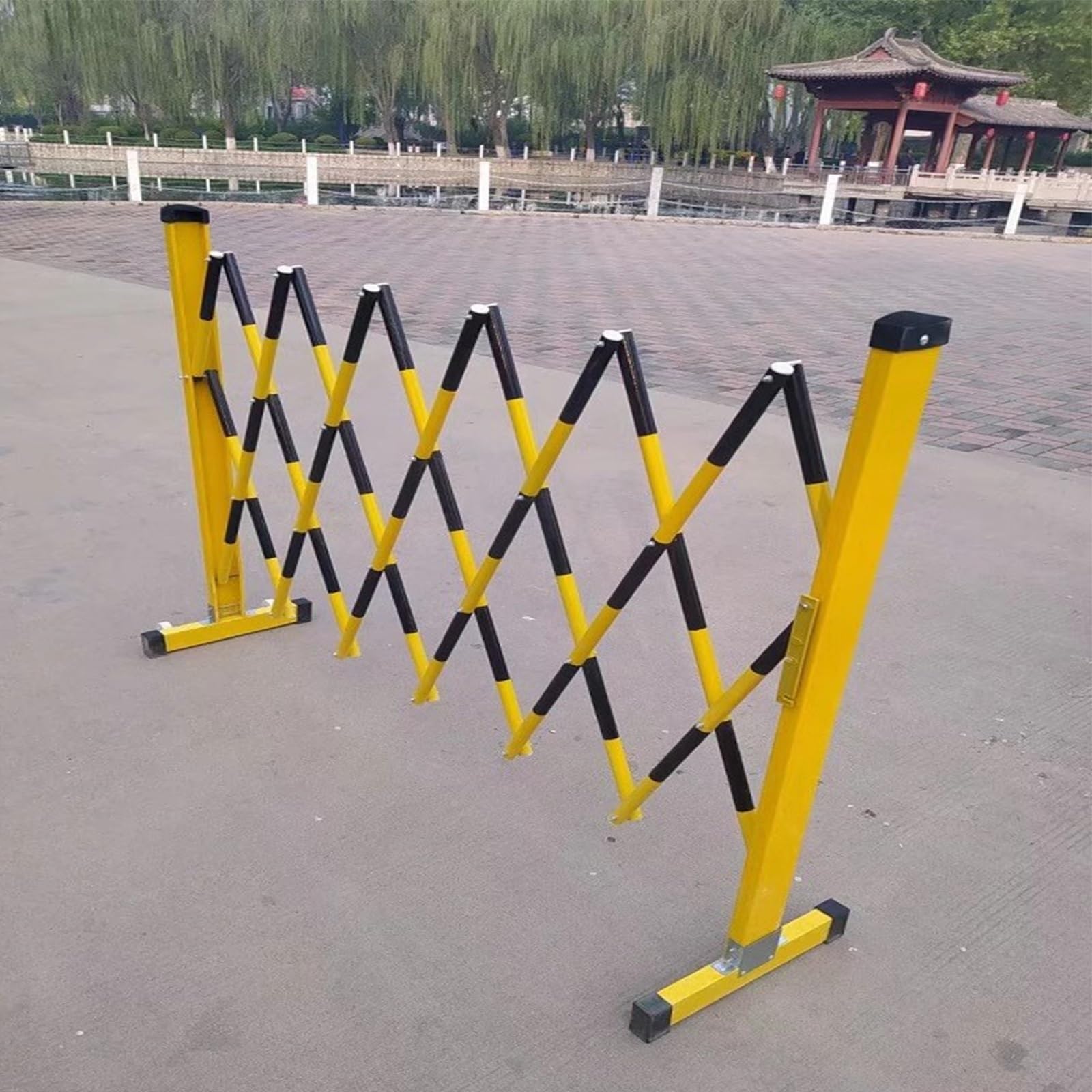 ASerZenith Expandable Mobile Barrier Traffic Fence, Flexible Security Barrier Retractable Traffic Fence Flexible Extensible Driveway Security Gate For Road Construction Traffic Control,Noir-120X200Cm
