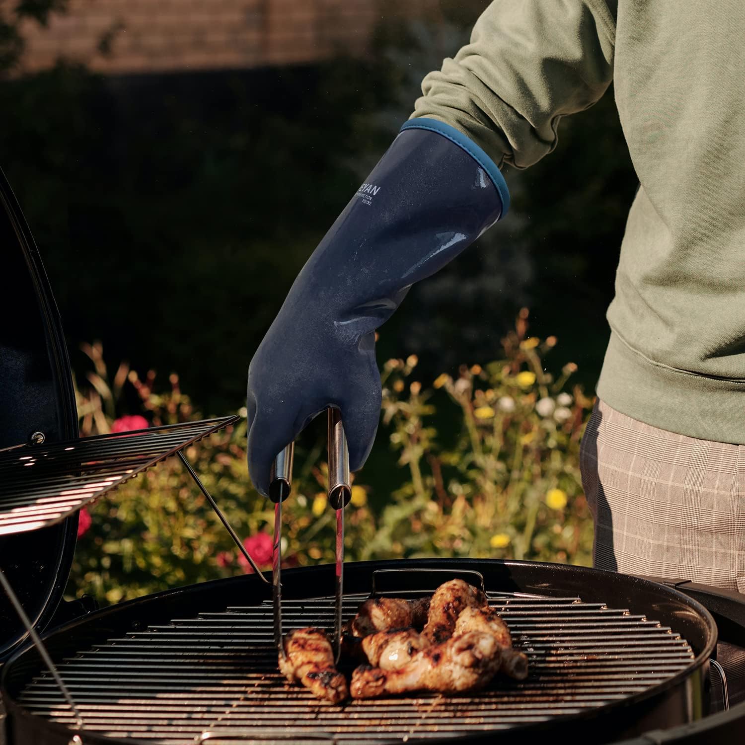 DEYAN Silicone BBQ Gloves, 600°F Heat Resistant Oven Mitts for Grilling, Smoking & Baking - Waterproof, Oil Proof Non-Slip Kitchen Gloves for Cooking, Frying, BBQ Accessories(8/M)