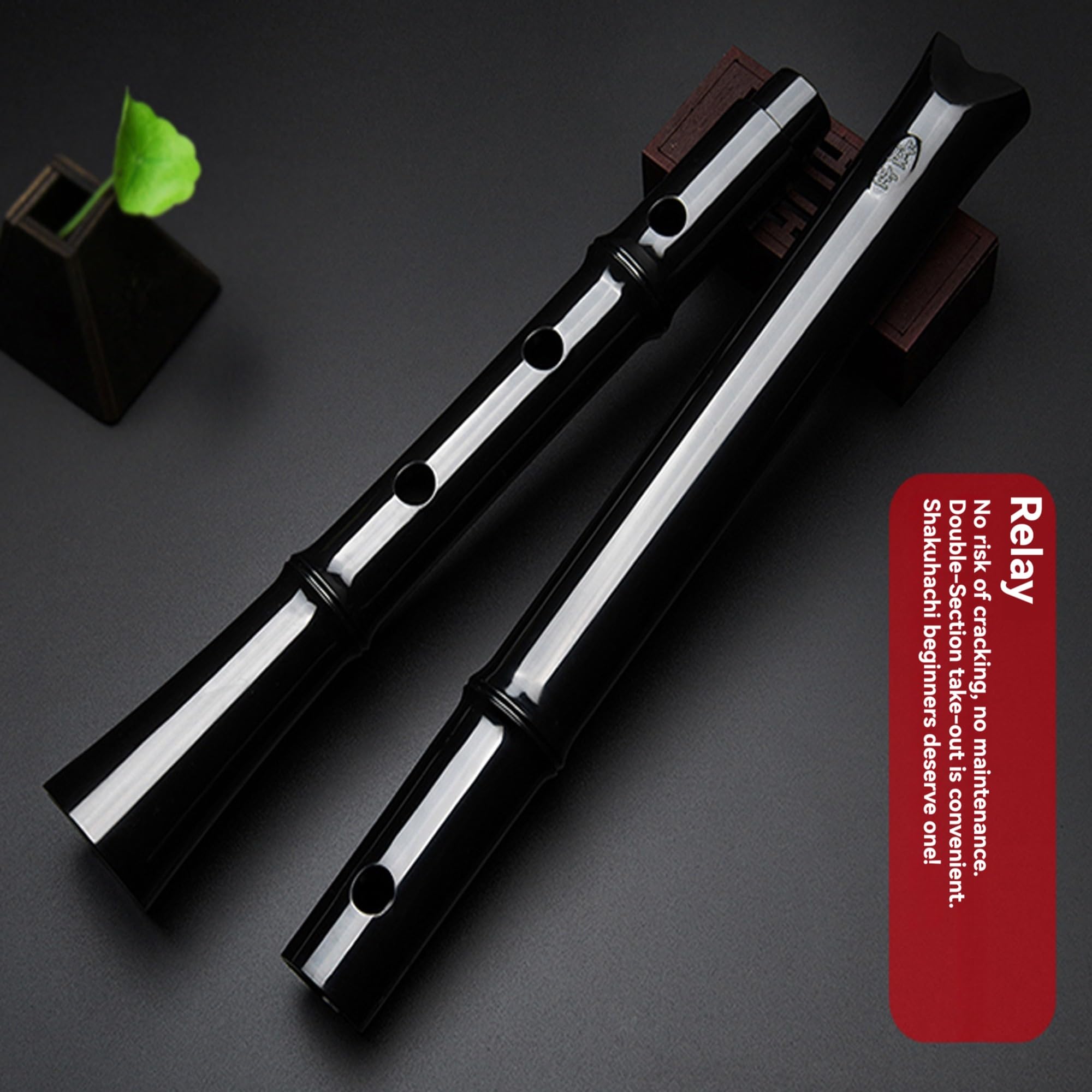 Il s'agit d'une véritable flûte shakuhachi japonaise traditionnelle et professionnelle, for débutants, à cinq trous, de style Tang, taillée extérieurement, et d'un tuyau en résine. Elle est livrée ave