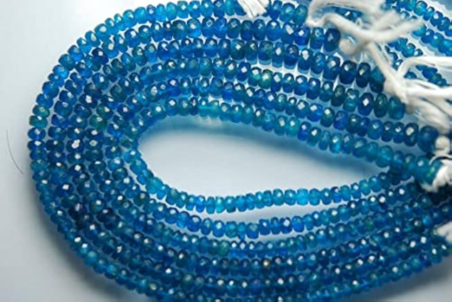Apatite néon bleue naturelle perles facettées de qualité gemme pour bijoux haut de gamme