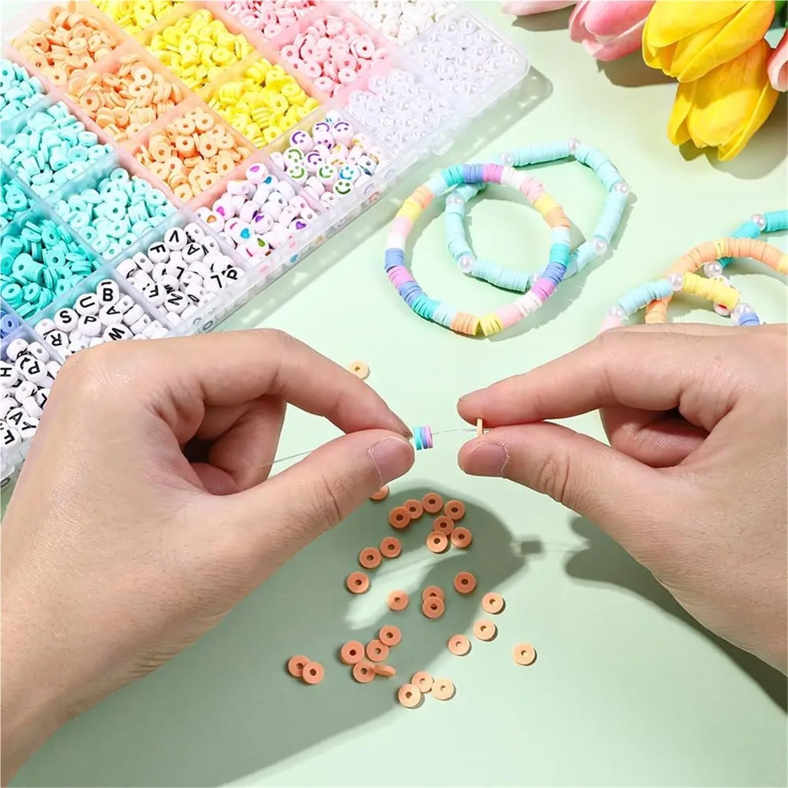 Ayztantine Juego de 3860 cuentas arcilla polimérica color macarrón, planas for hacer pulseras y collares únicos, con letras, accesorios bricolaje Juego Hacer Pulseras