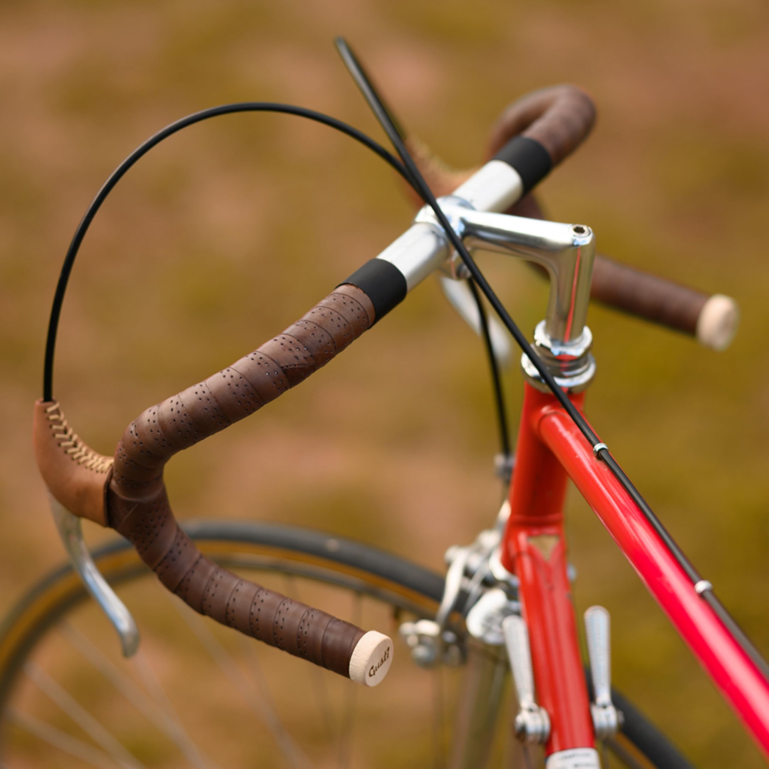 Gusti Leder Lenkerband Fausto C. – 200 cm Griffband selbstklebend (2er Set) – Gravelbike- & Rennrad Lenkerband Leder inkl. Korkstopfen für sicheren Halt