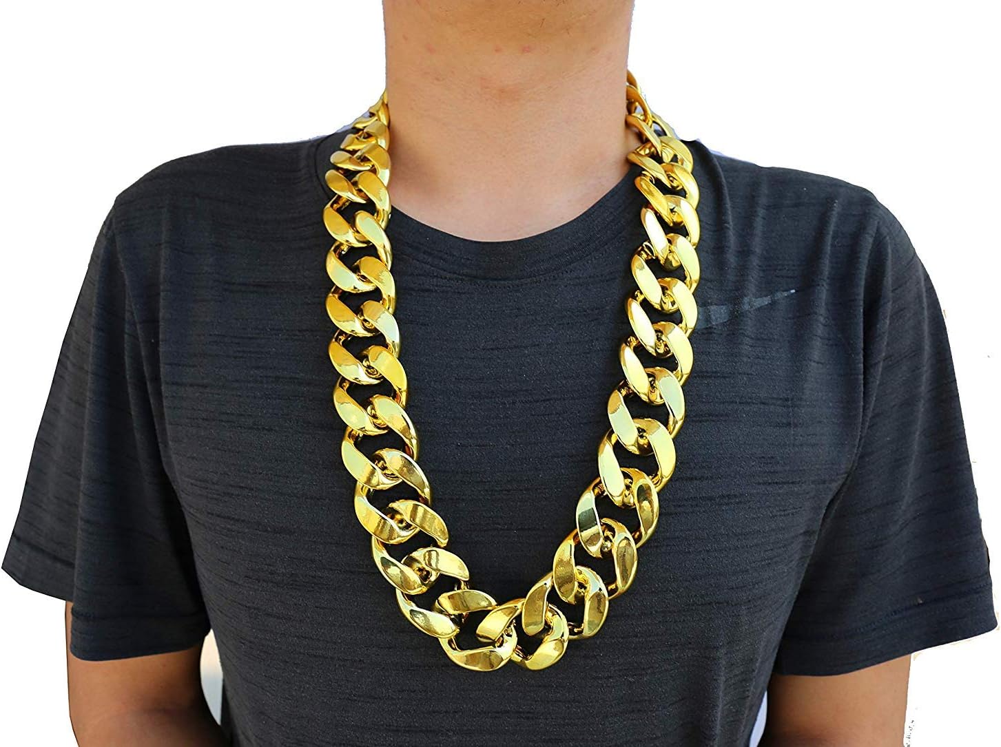 bolsa with big gold chain