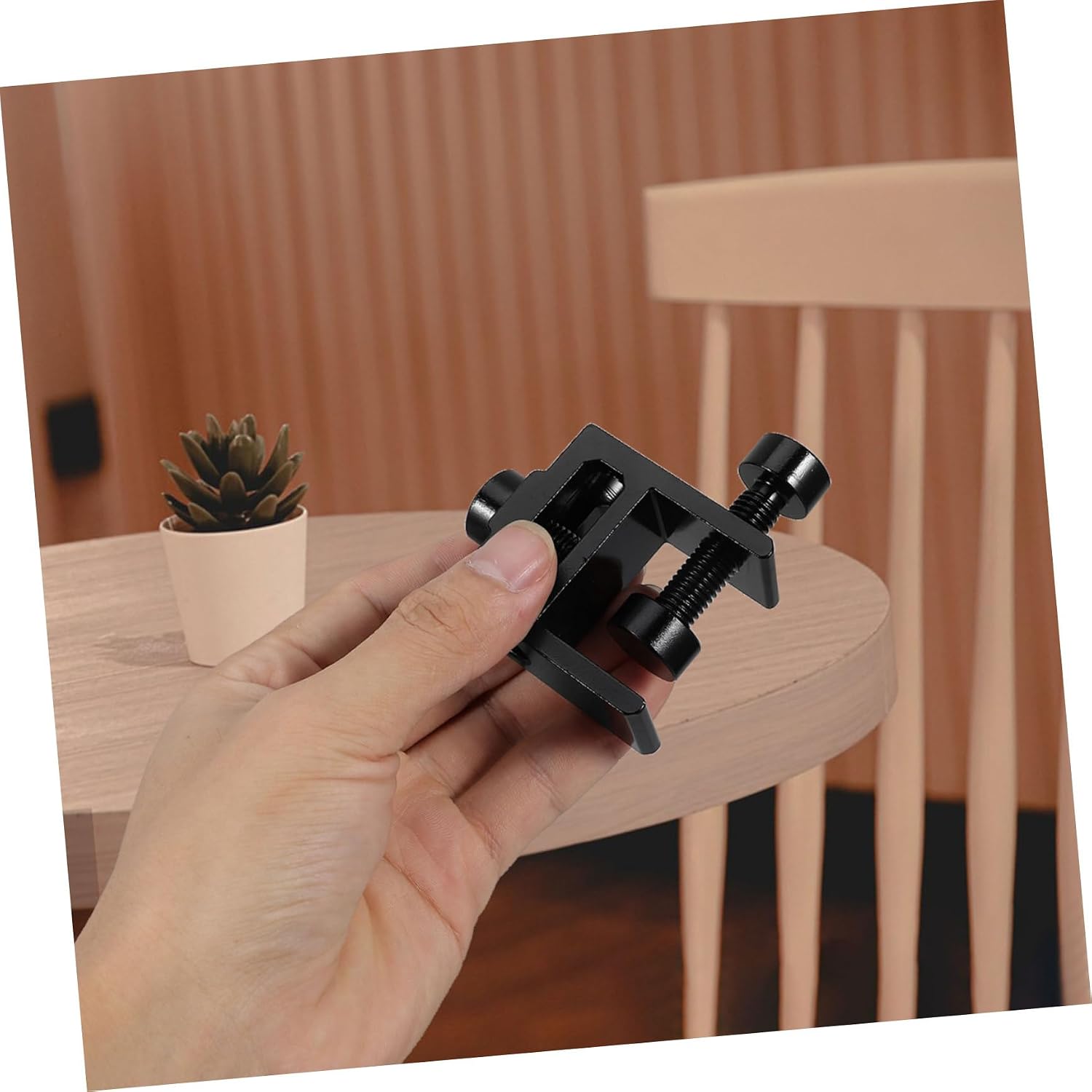 YARNOW Aluminum Alloy Lamp Bracket Outdoor Table Lamp Holder Adjustable Clamp Light Mount Clamp for Outdoor Camping Lantern Support Bracket